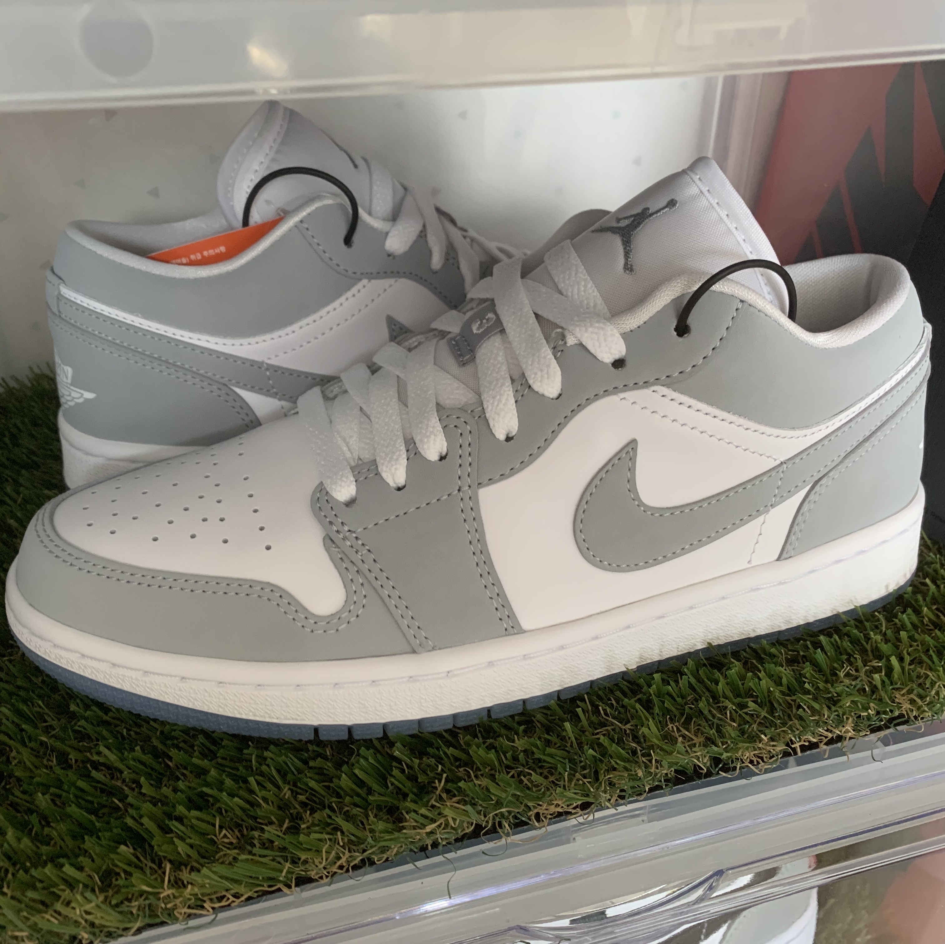 (W) Jordan 1 Low White Wolf Grey 착용 스타일 - 1