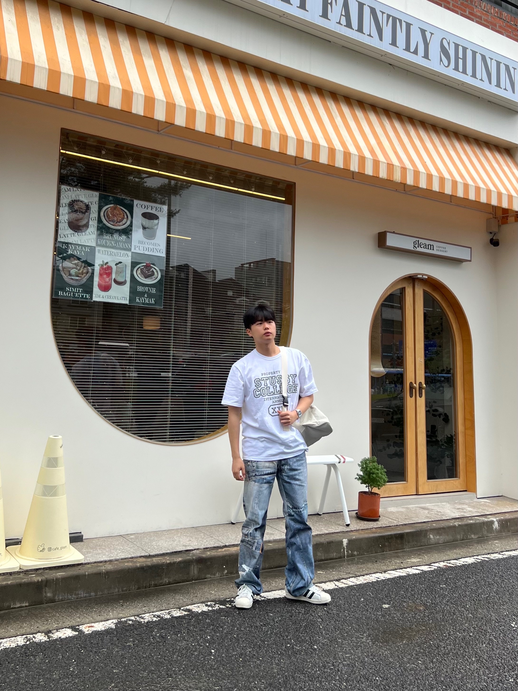Stussy Property of T-Shirt White, Adidas Superstar Recon White Black 착용 스타일 - 2