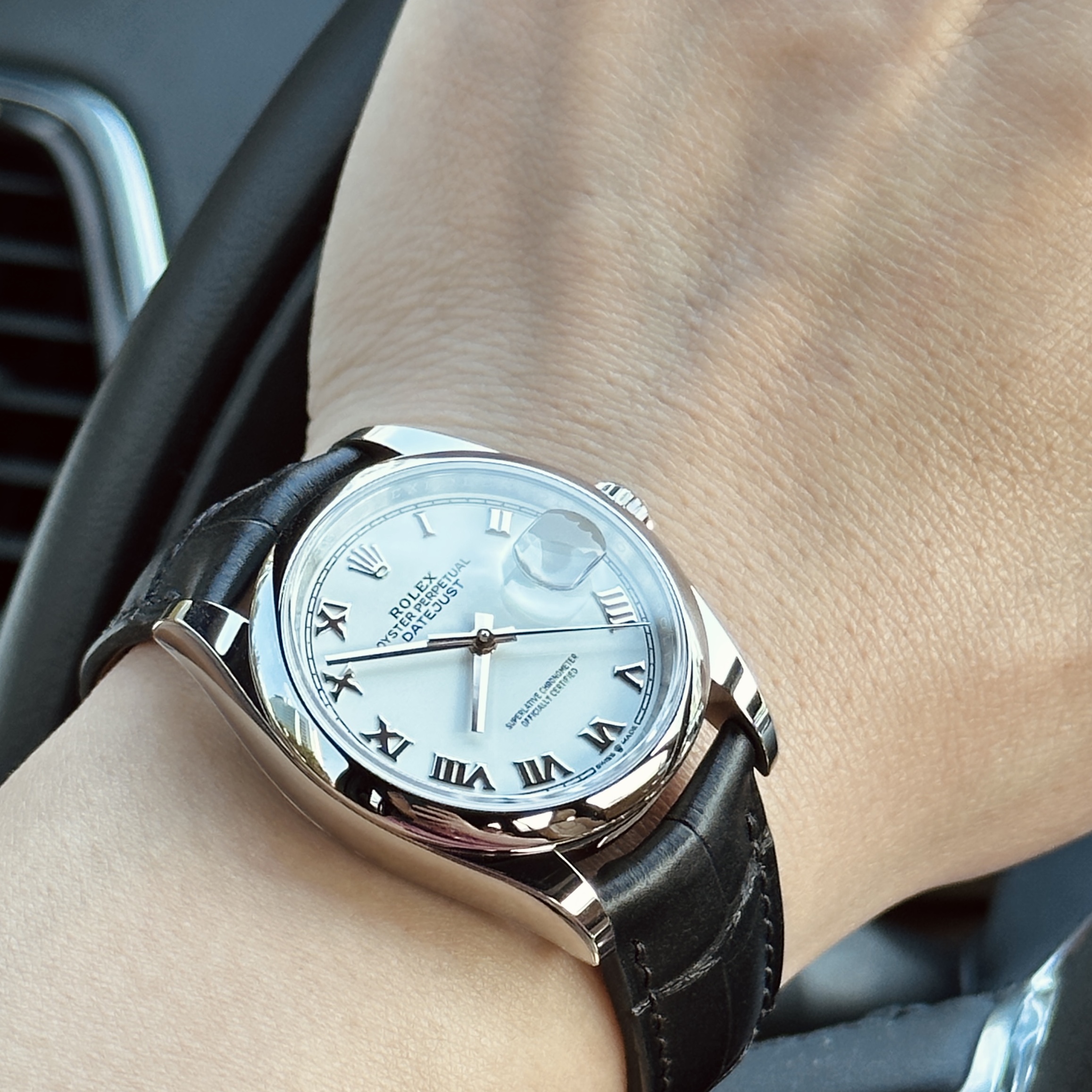 Rolex Datejust 36mm 126200 White Roman Oyster 착용 스타일 - 2