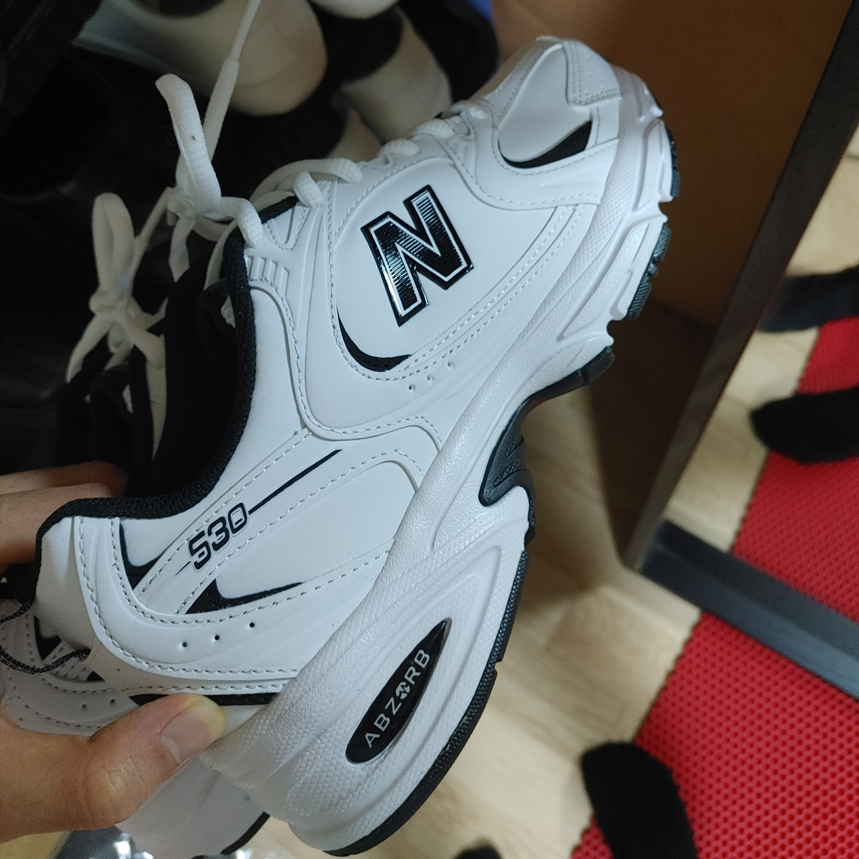 New Balance 530 White Black 착용 스타일