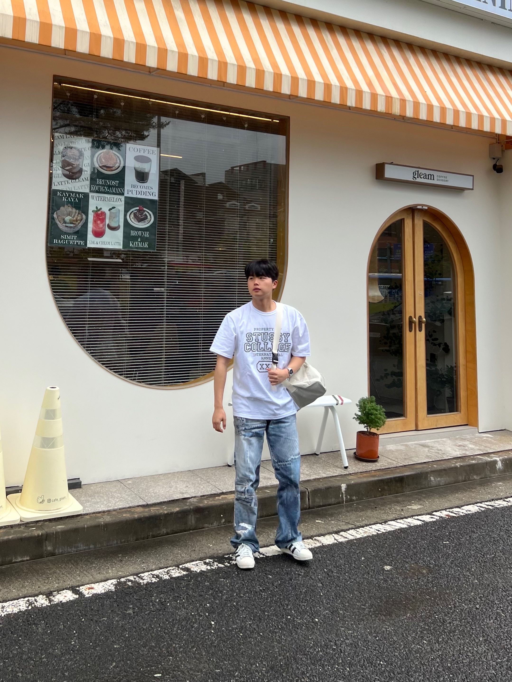 Stussy Property of T-Shirt White, Adidas Superstar Recon White Black 착용 스타일 - 1