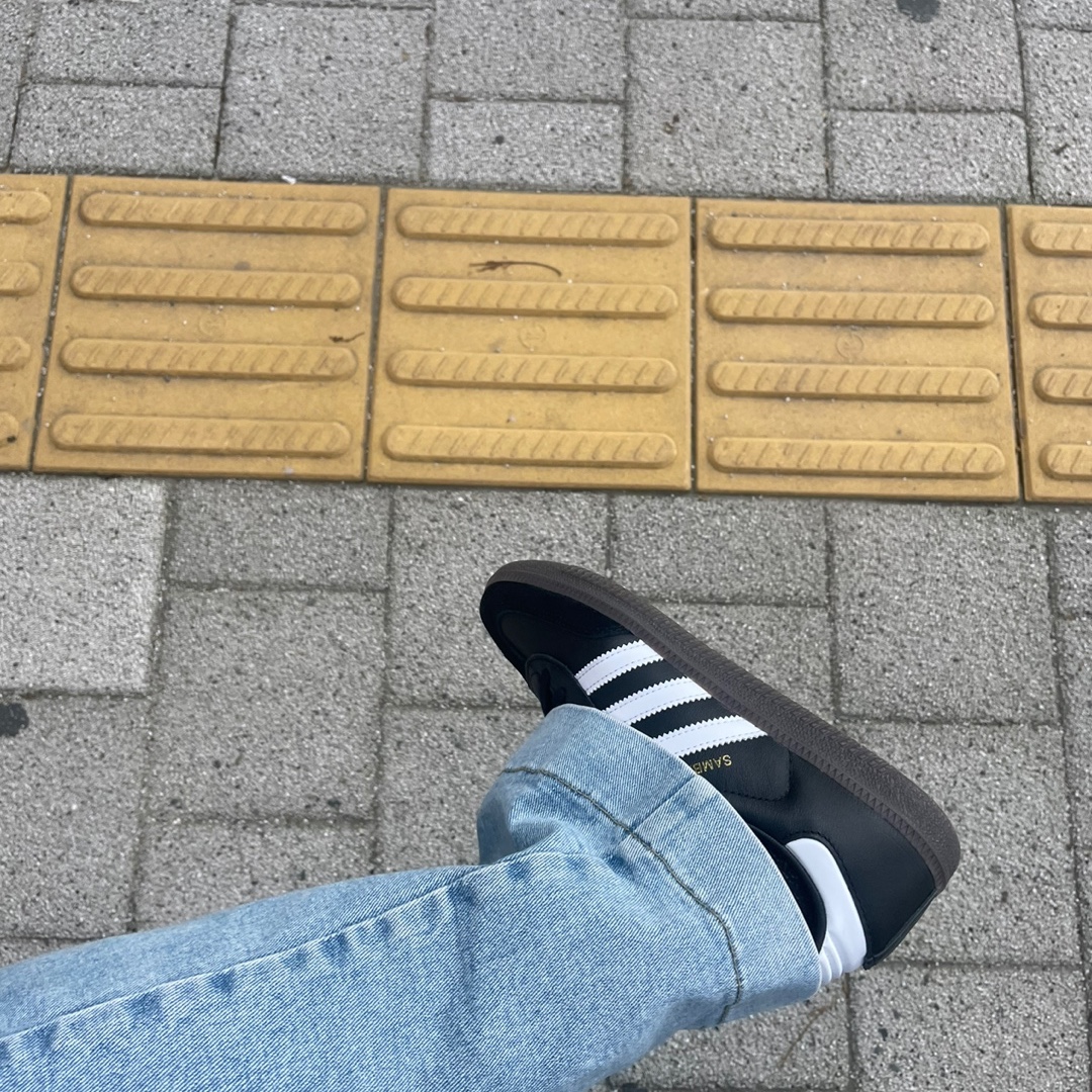 Adidas Samba OG Black White Gum 착용 스타일
