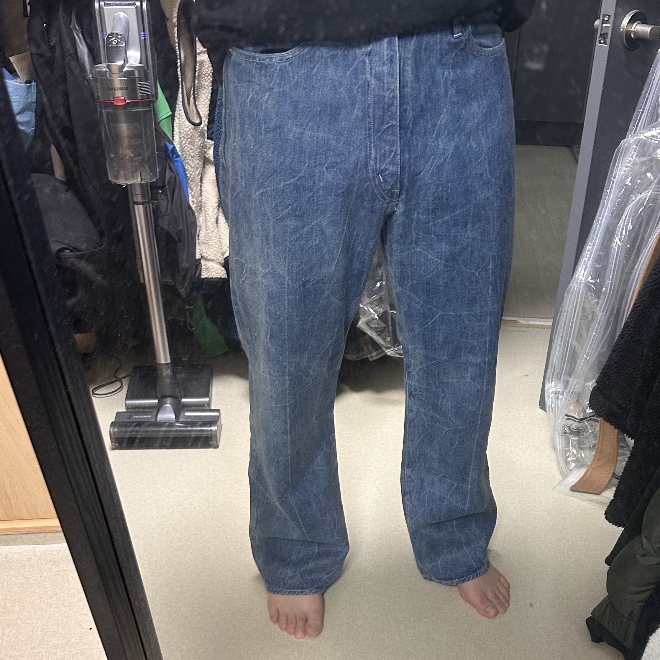 Auralee Selvedge Faded Light Denim Pants Lightning Effect Indigo - 23SS 착용 스타일