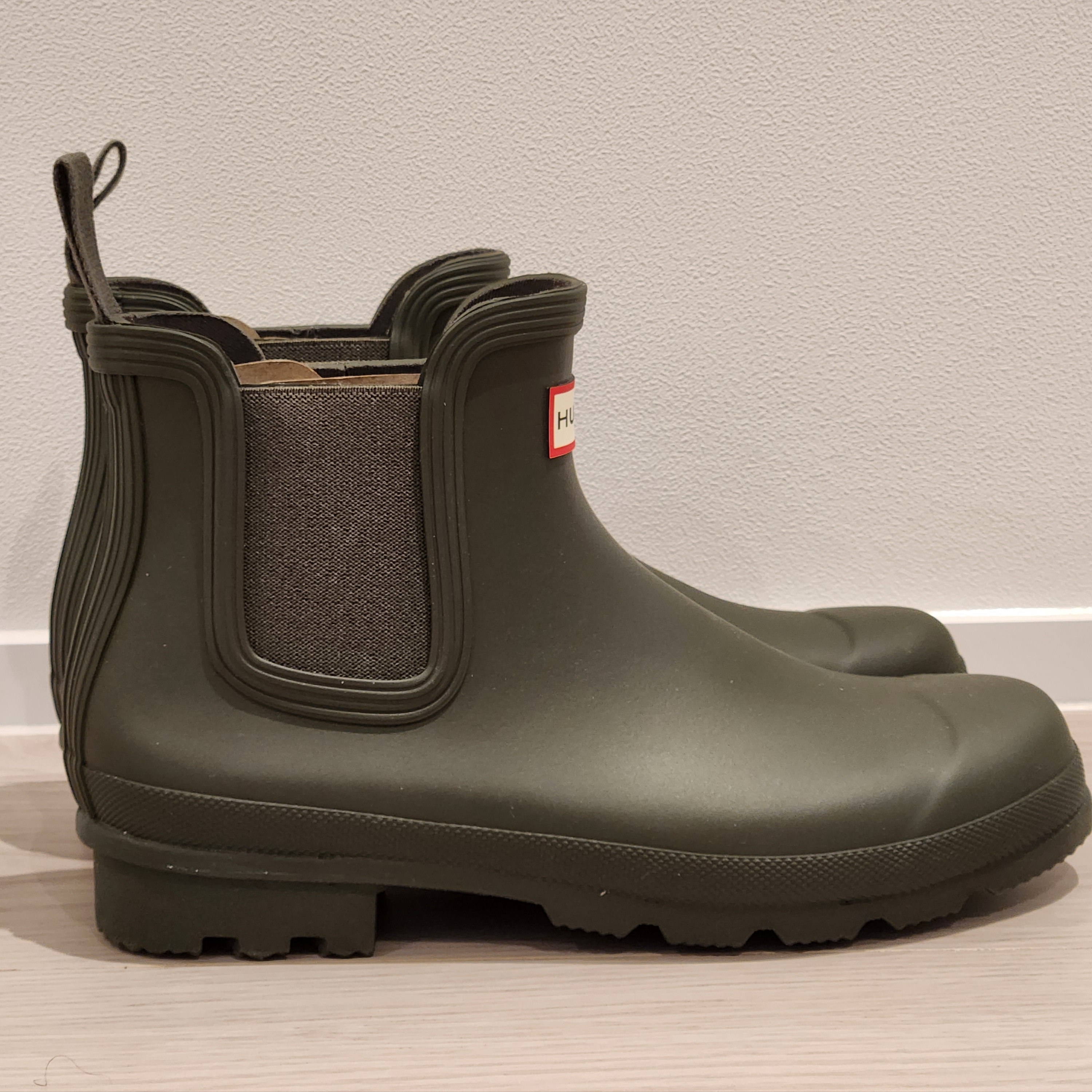 Hunter Original Chelsea Boots Dark Olive 착용 스타일 - 2