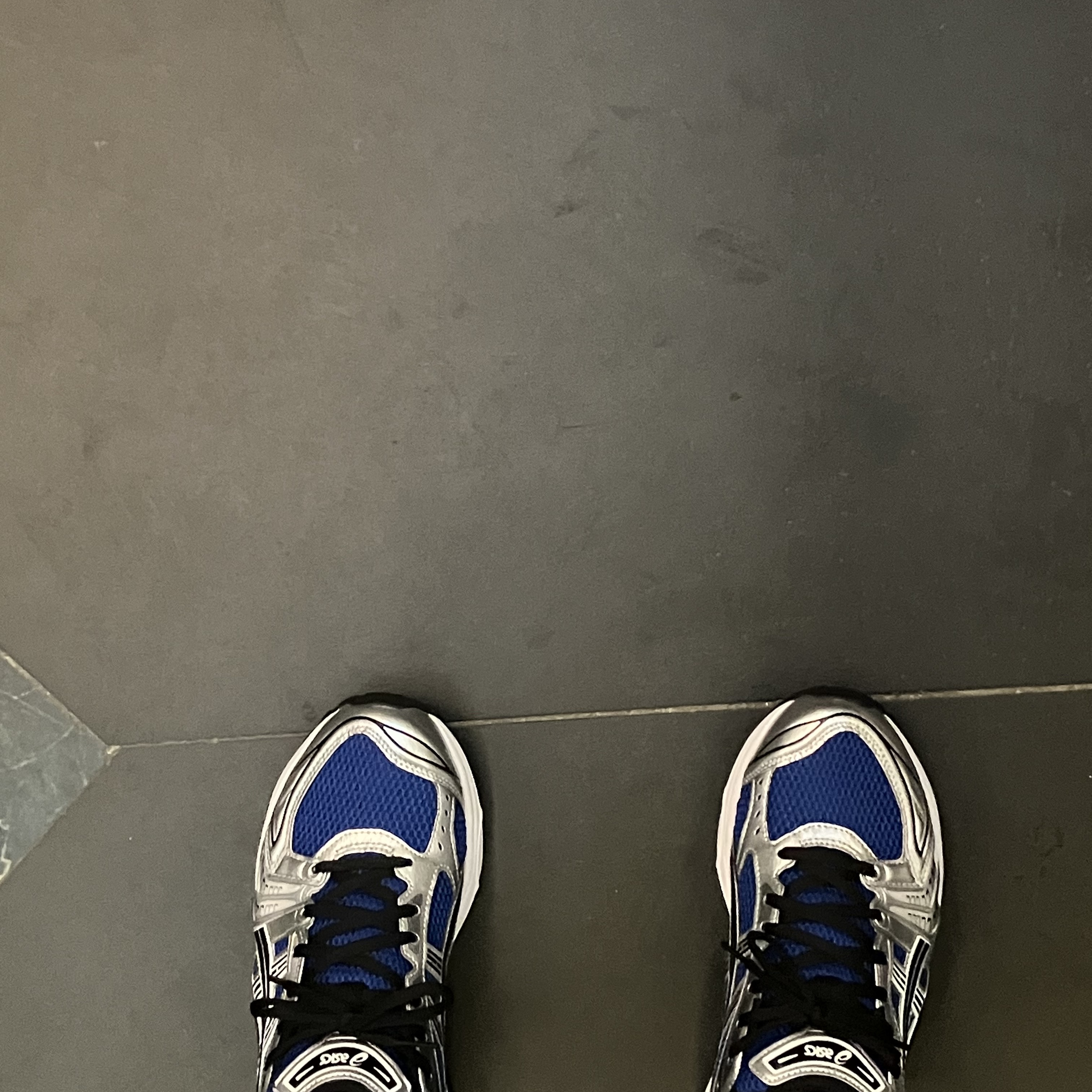 Asics Gel-Kayano 14 Monaco Blue Black 착용 스타일