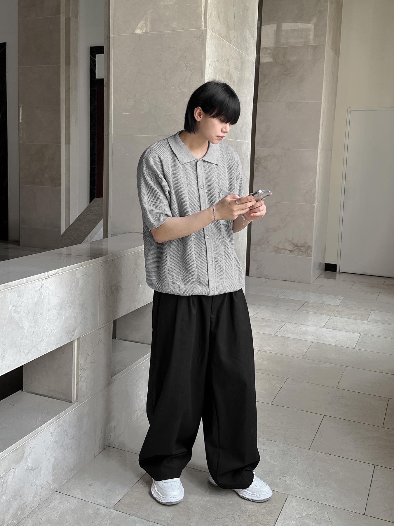 Maison Mihara Yasuhiro Wayne OG Sole Leather Low-top Sneakers White 착용 스타일 - 1