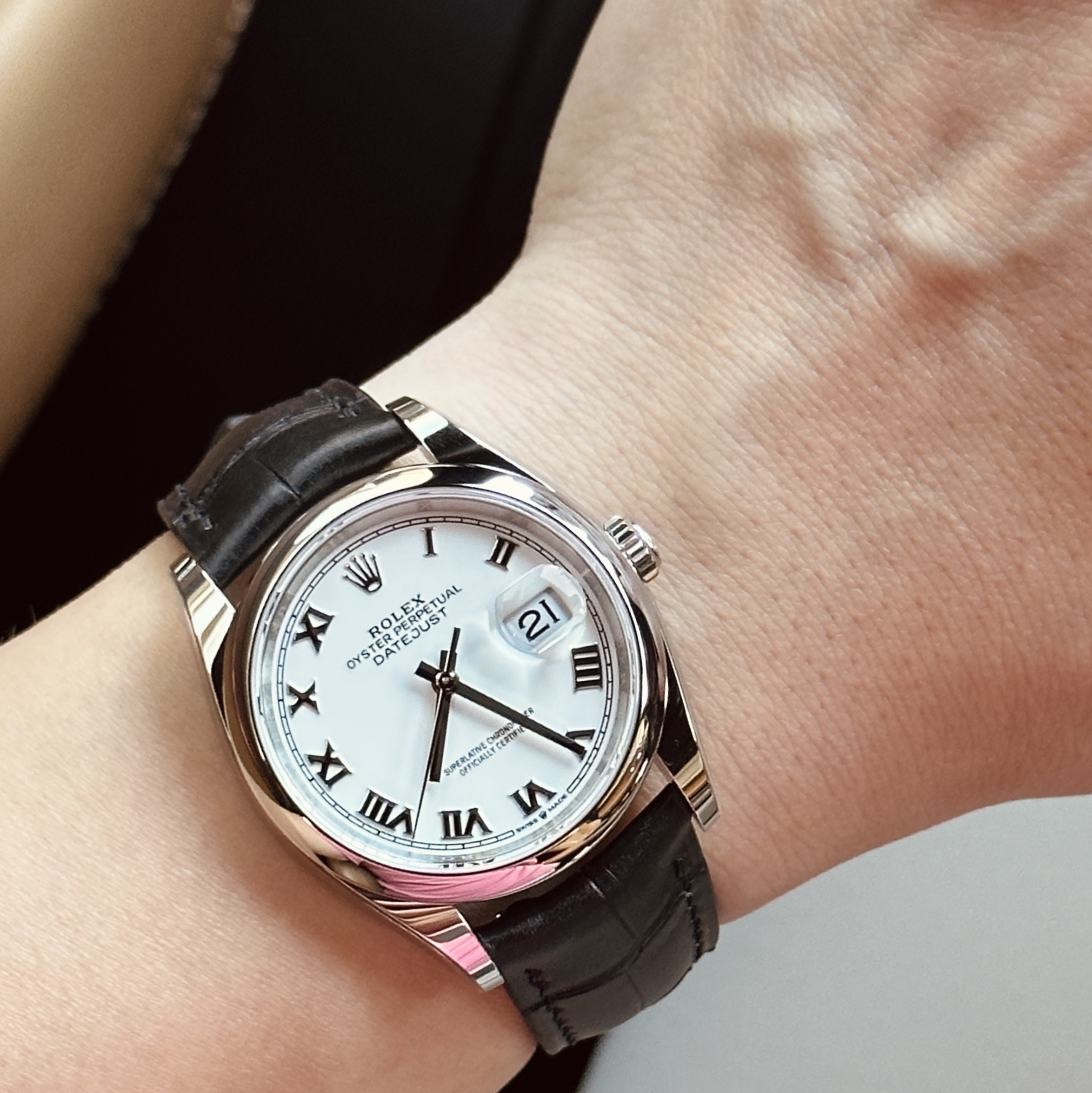 Rolex Datejust 36mm 126200 White Roman Oyster 착용 스타일 - 1