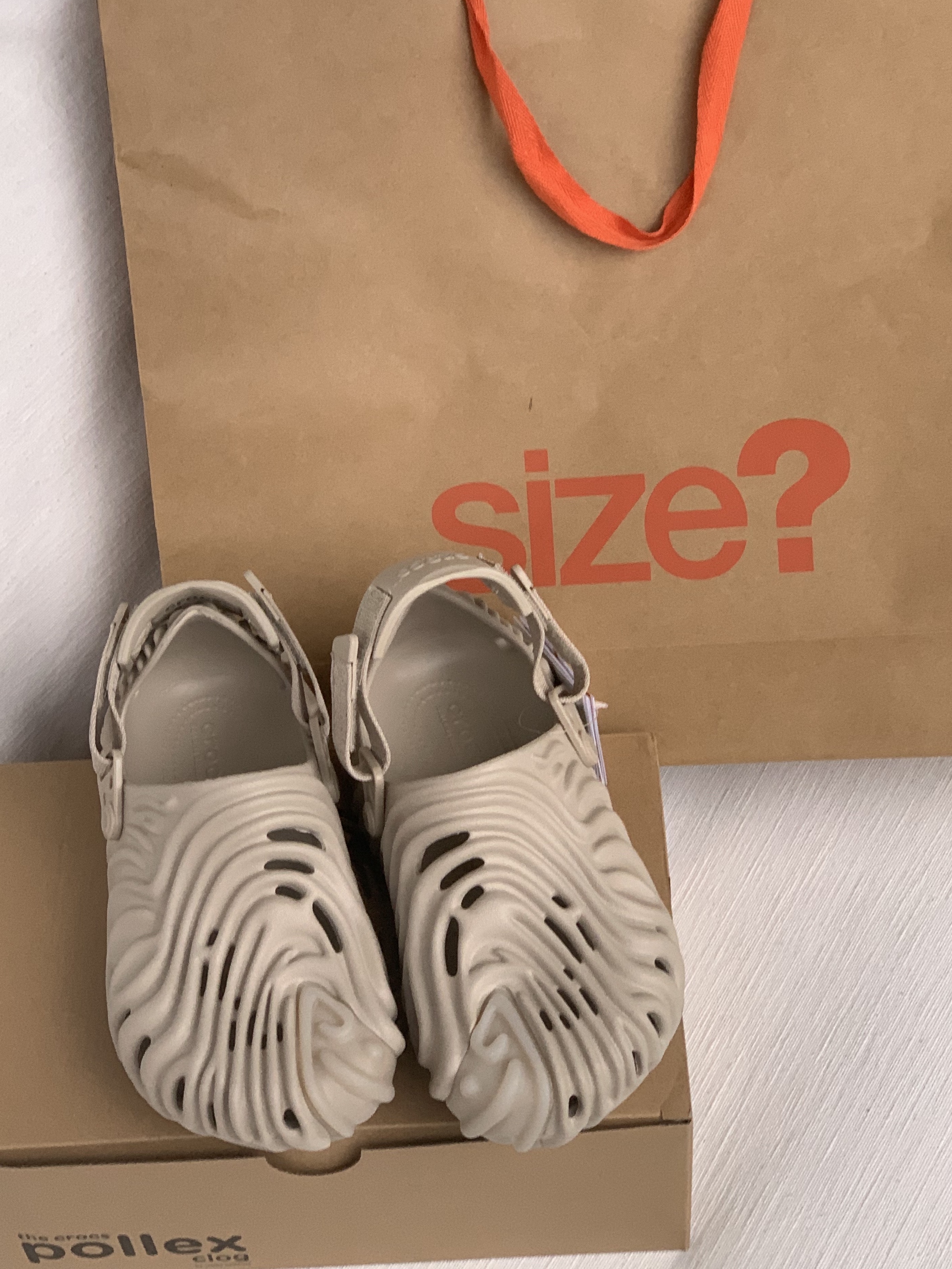 Crocs x Salehe Bembury Pollex Clog Horchata 착용 스타일 - 1