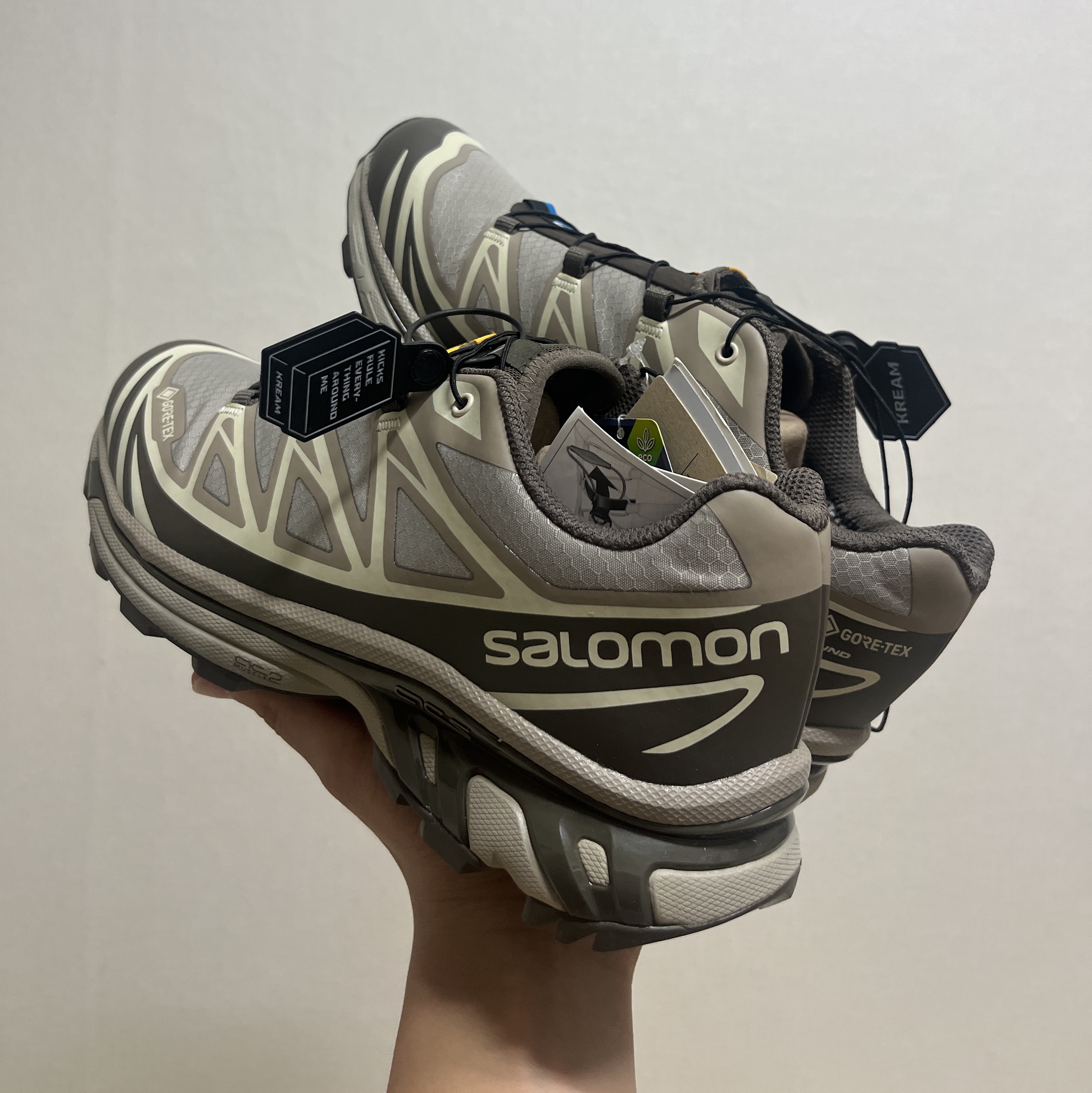 Salomon XT-6 Gore-Tex Vintage Khaki 착용 스타일