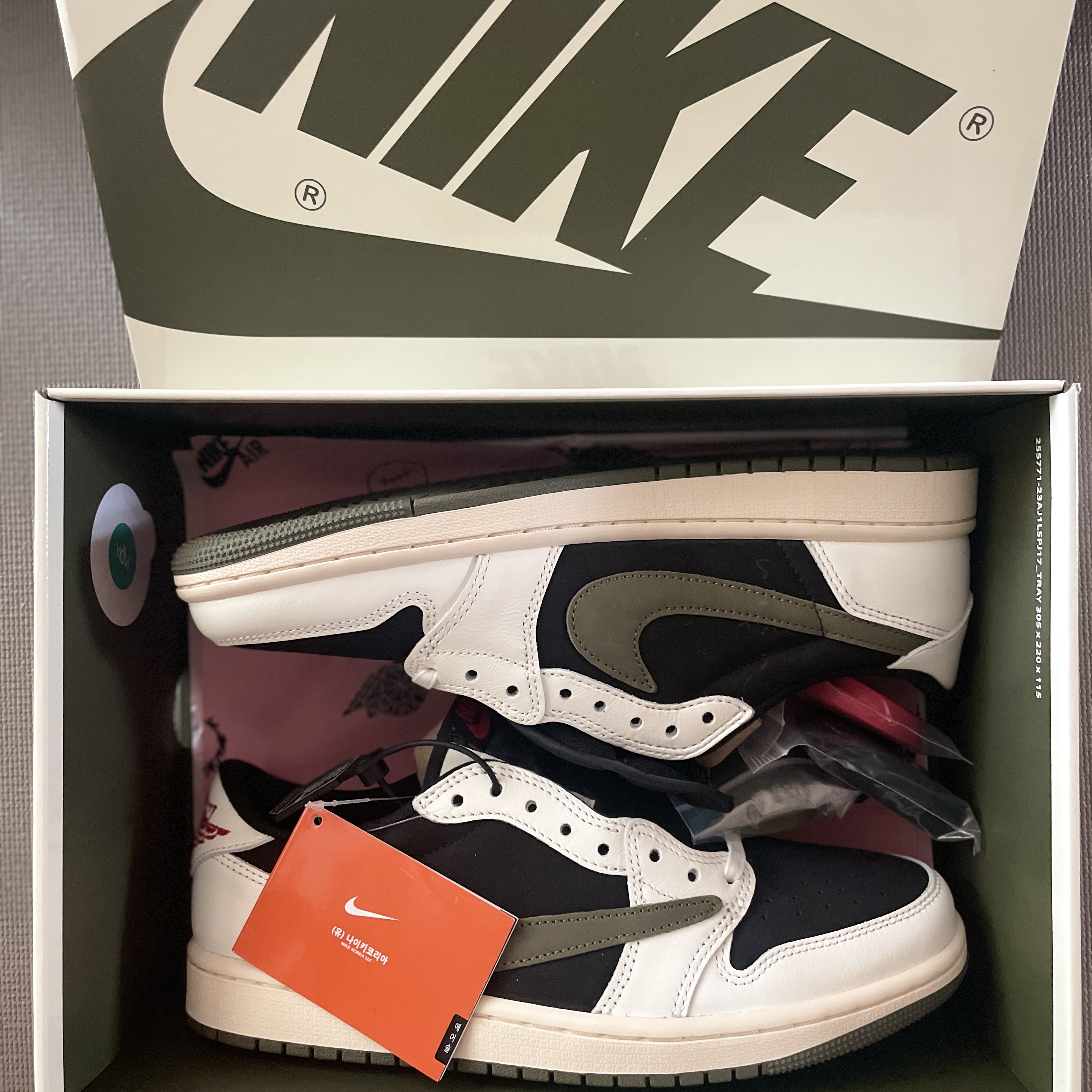 (W) Jordan 1 x Travis Scott Retro Low OG SP Medium Olive 착용 스타일