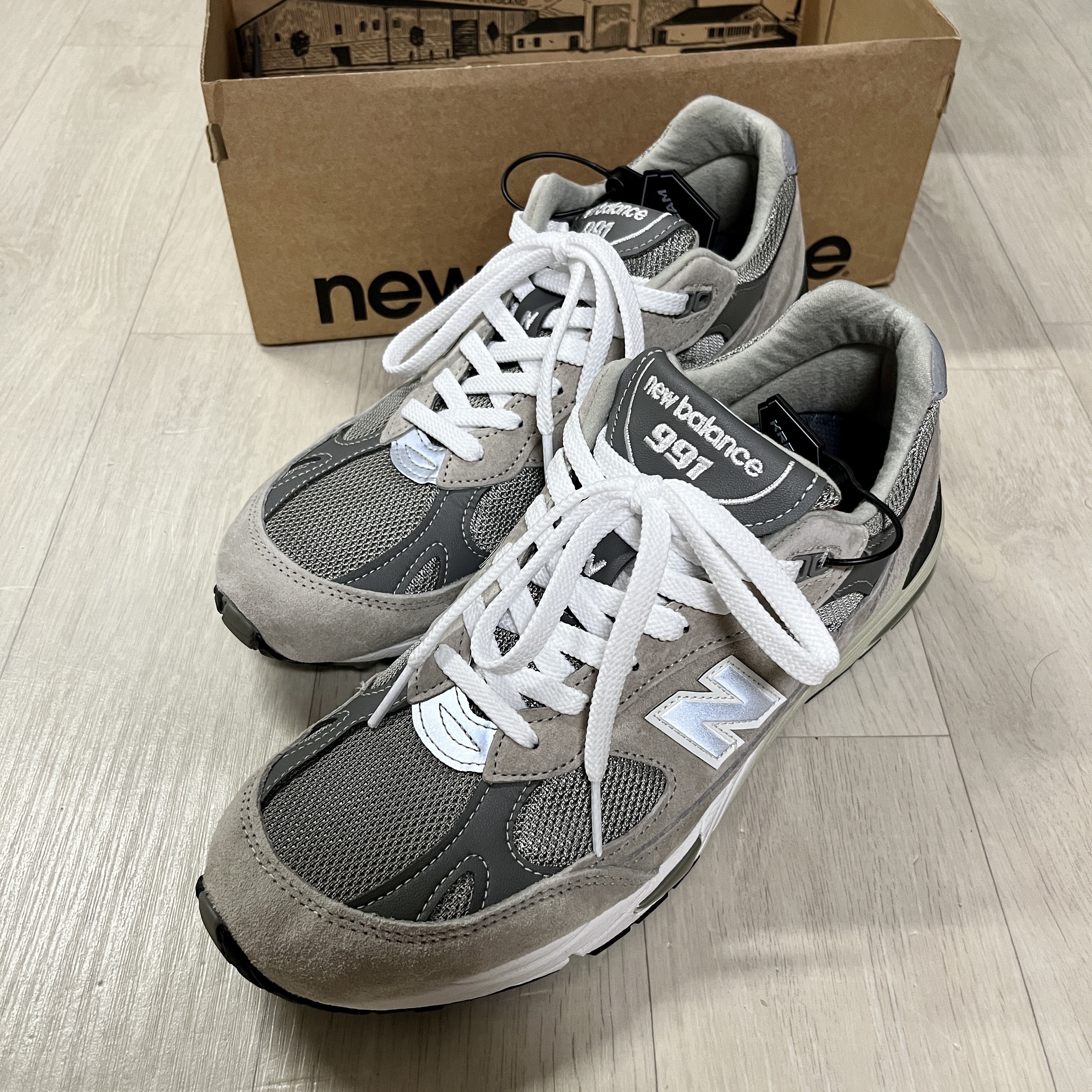 New Balance 991 Made in UK Grey 착용 스타일 - 1