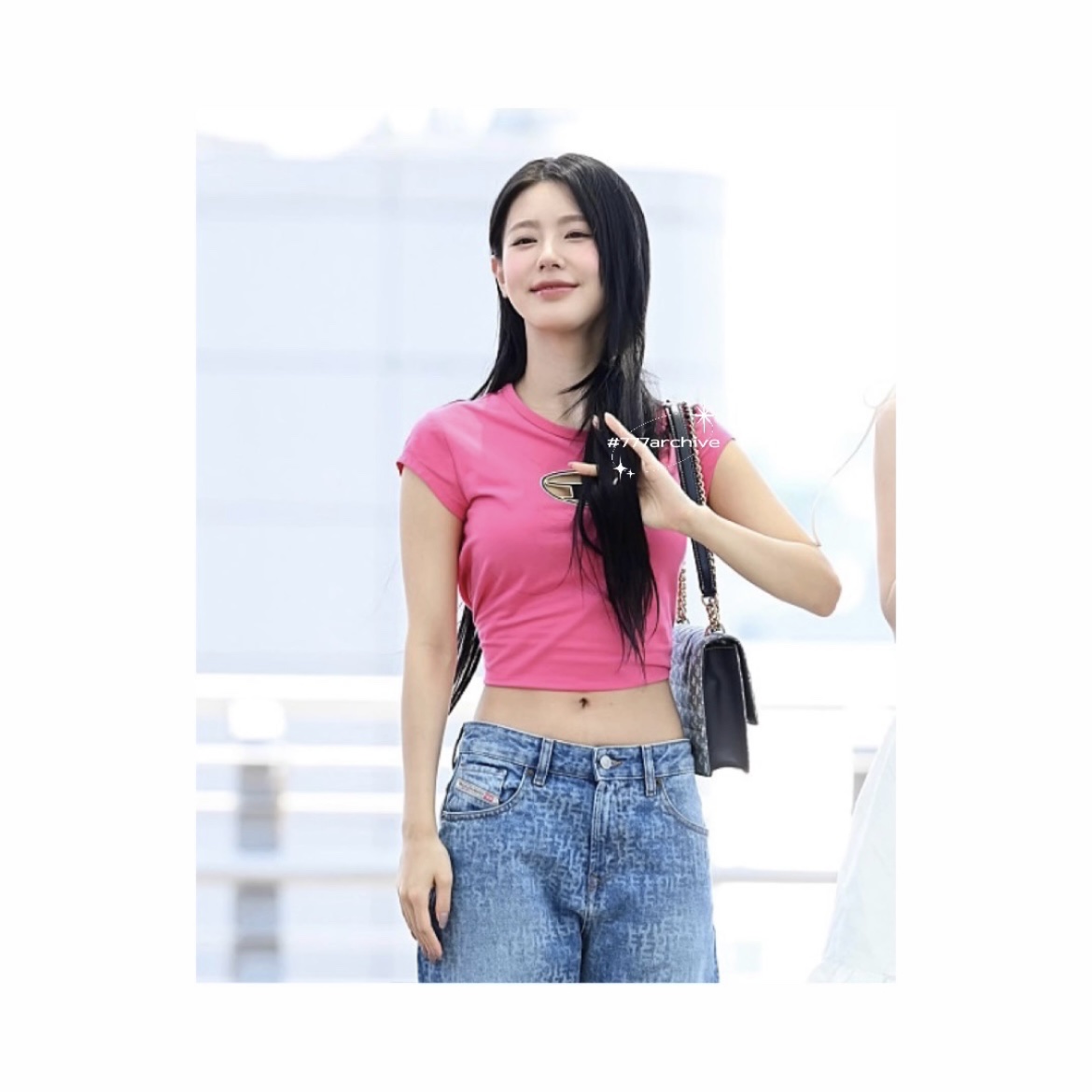(W) Diesel T-Angie Peekaboo Logo T-Shirt Pink 착용 스타일 - 2