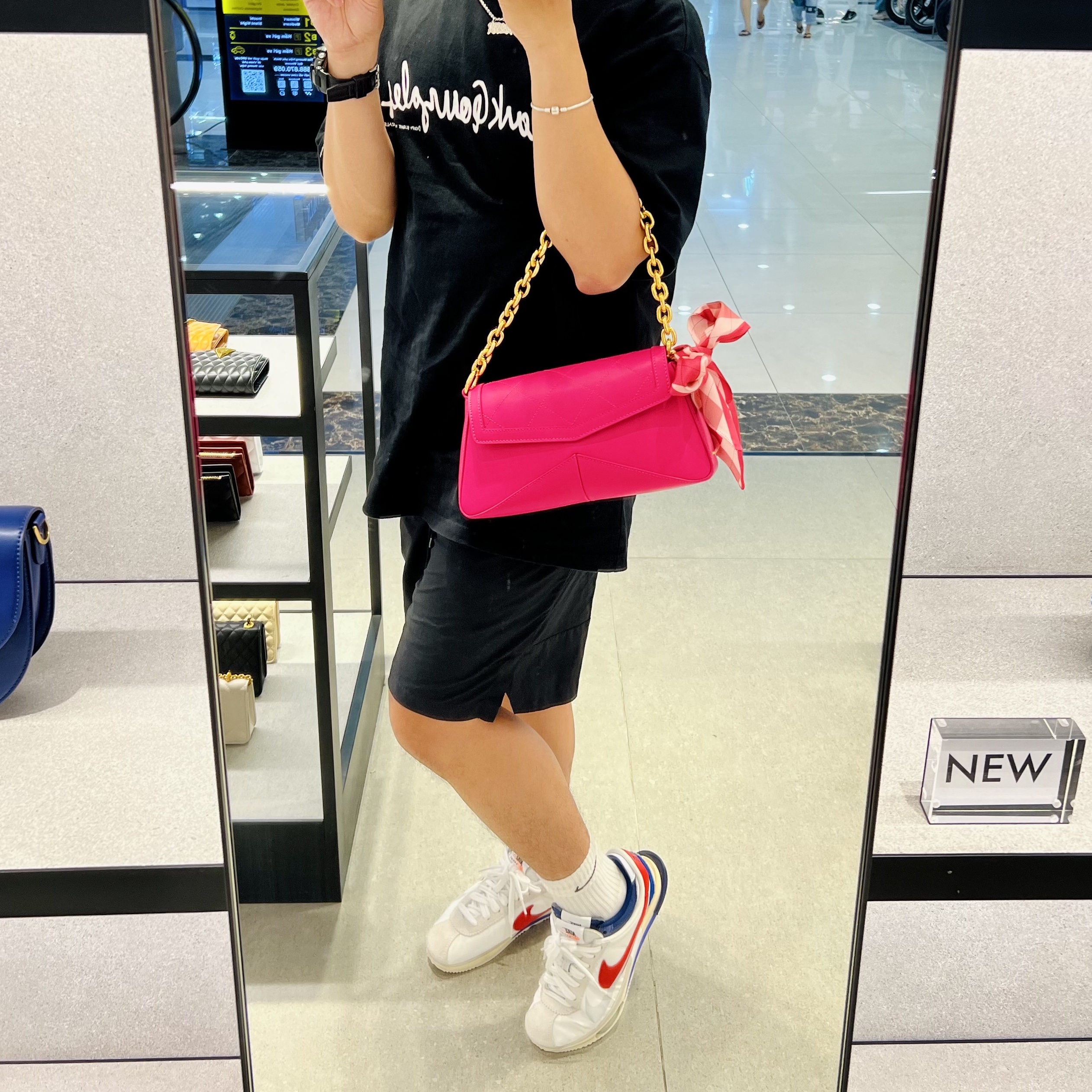 Nike x Sacai Zoom Cortez SP White and University Red 착용 스타일