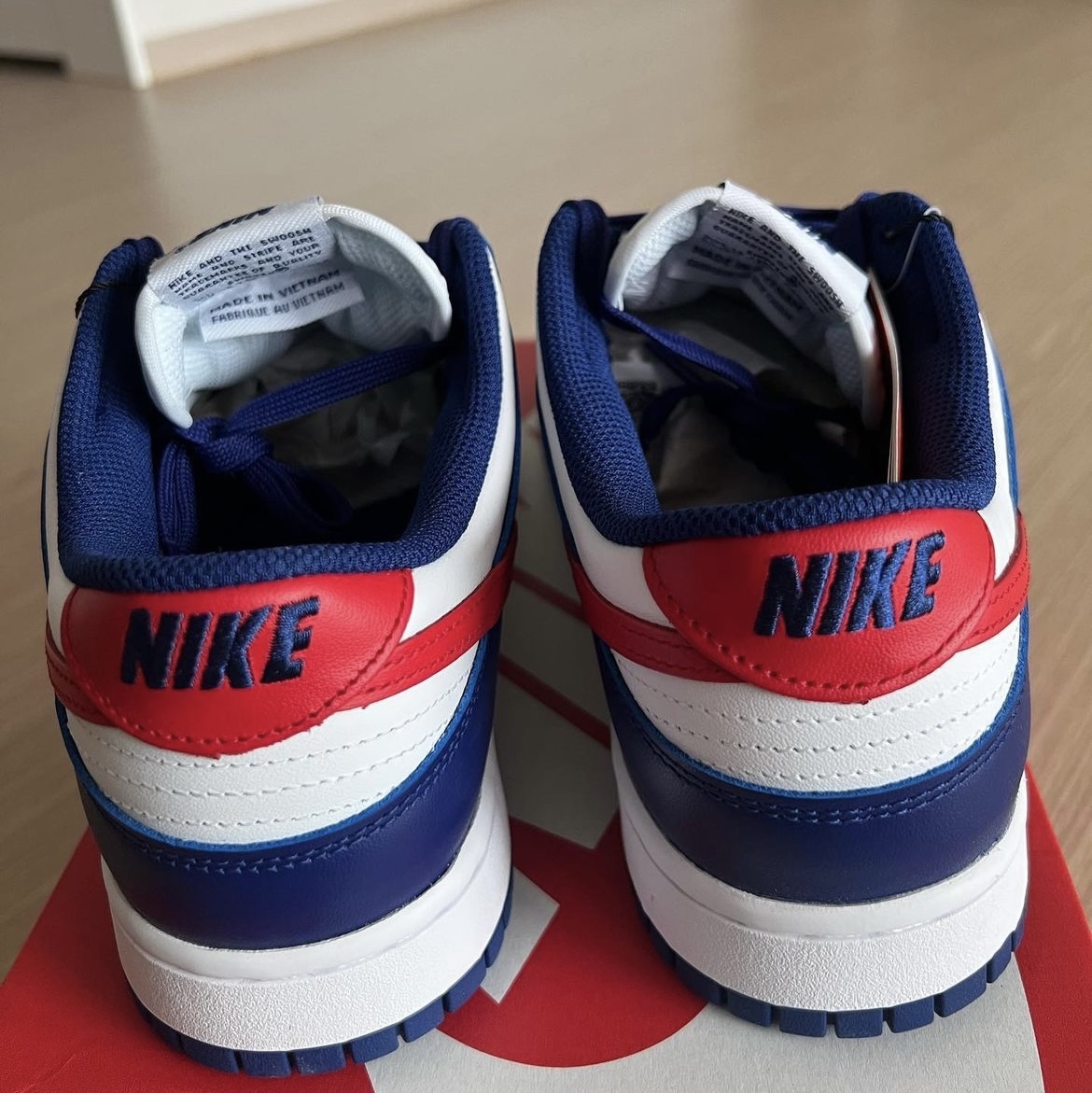 (W) Nike Dunk Low White and University Red 착용 스타일 - 2