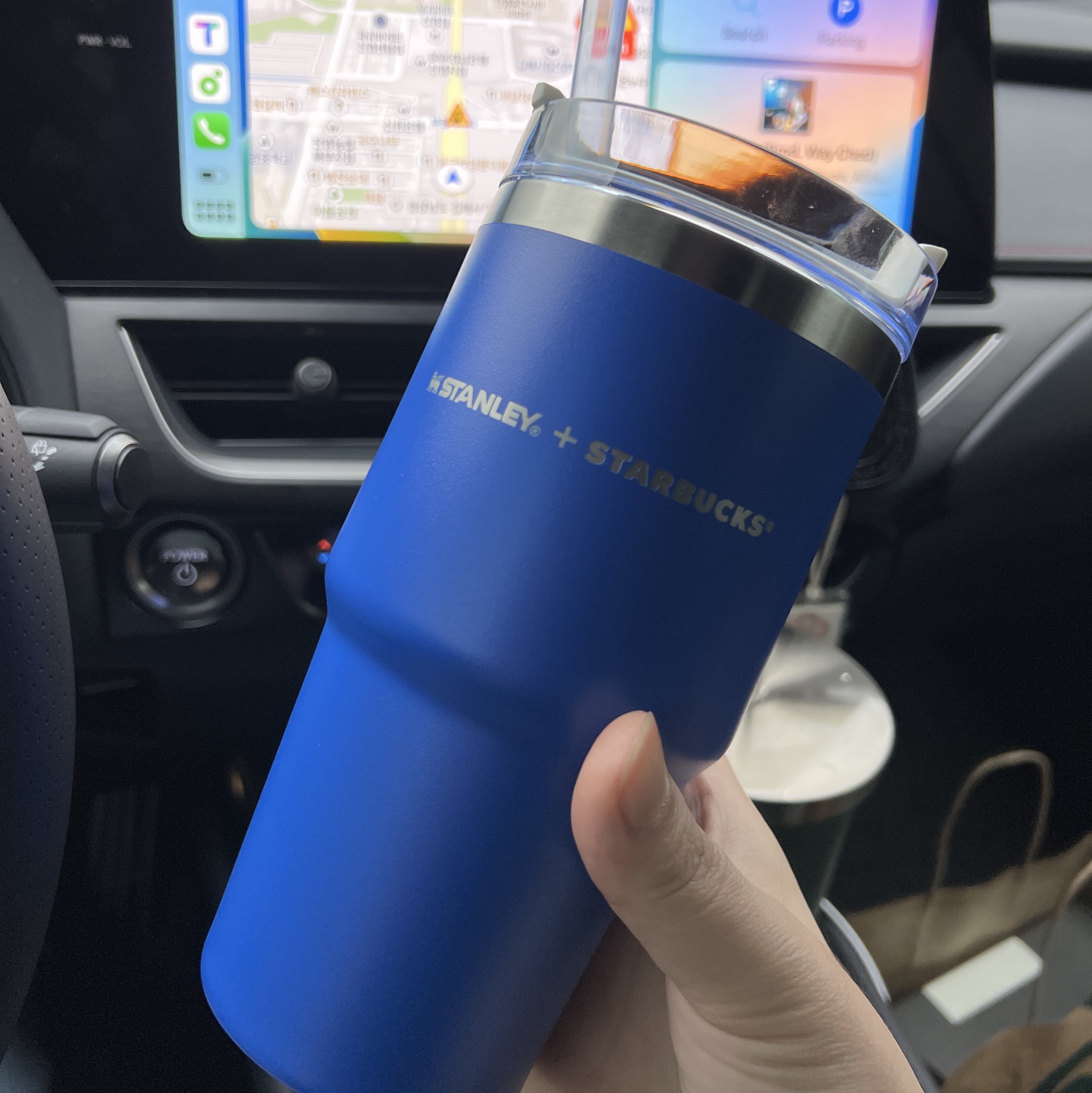 Stanley x Starbucks 23 SS Summer Hideout Quencher 591ml 착용 스타일