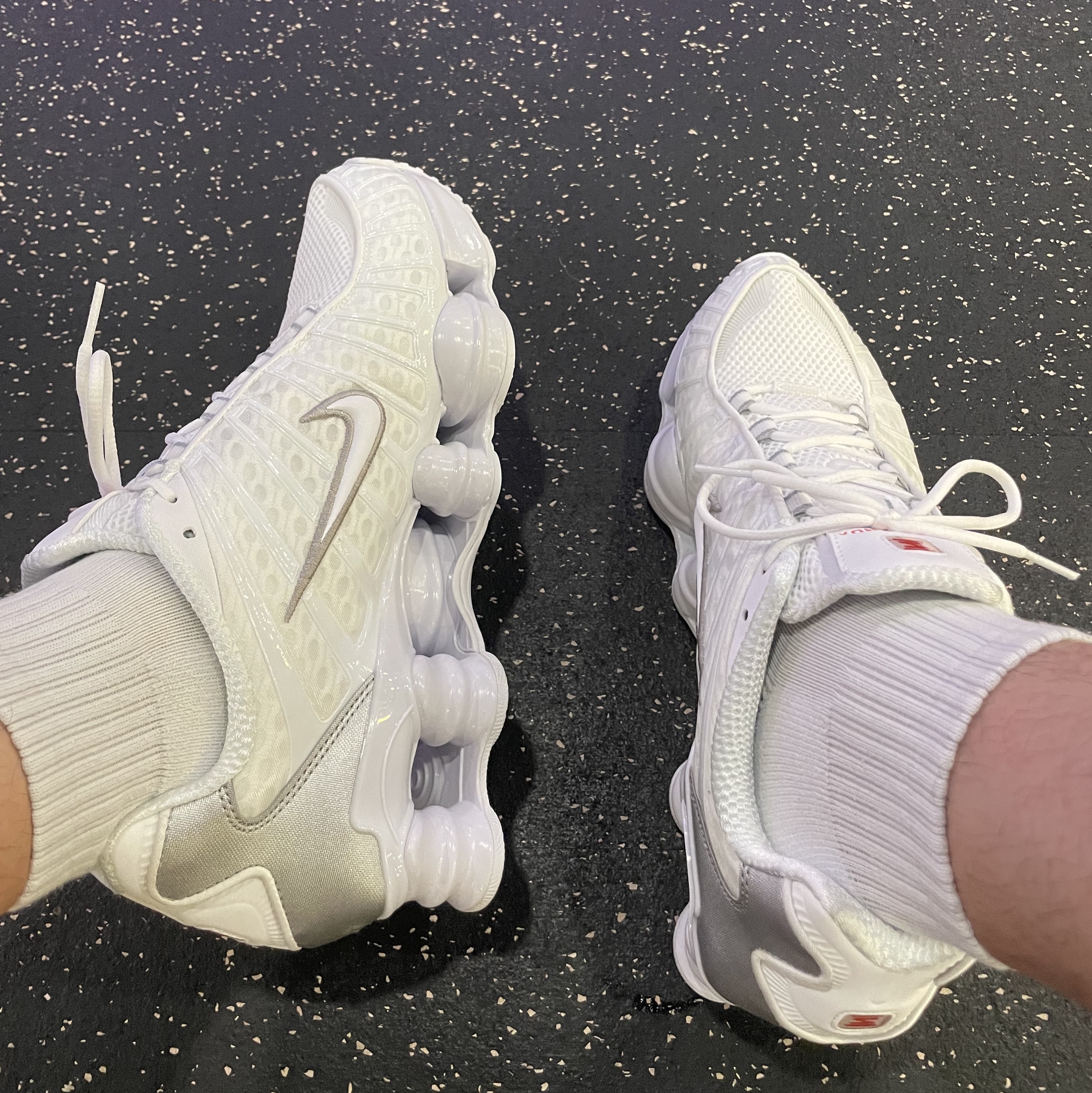 (W) Nike Shox TL White and Max Orange 착용 스타일
