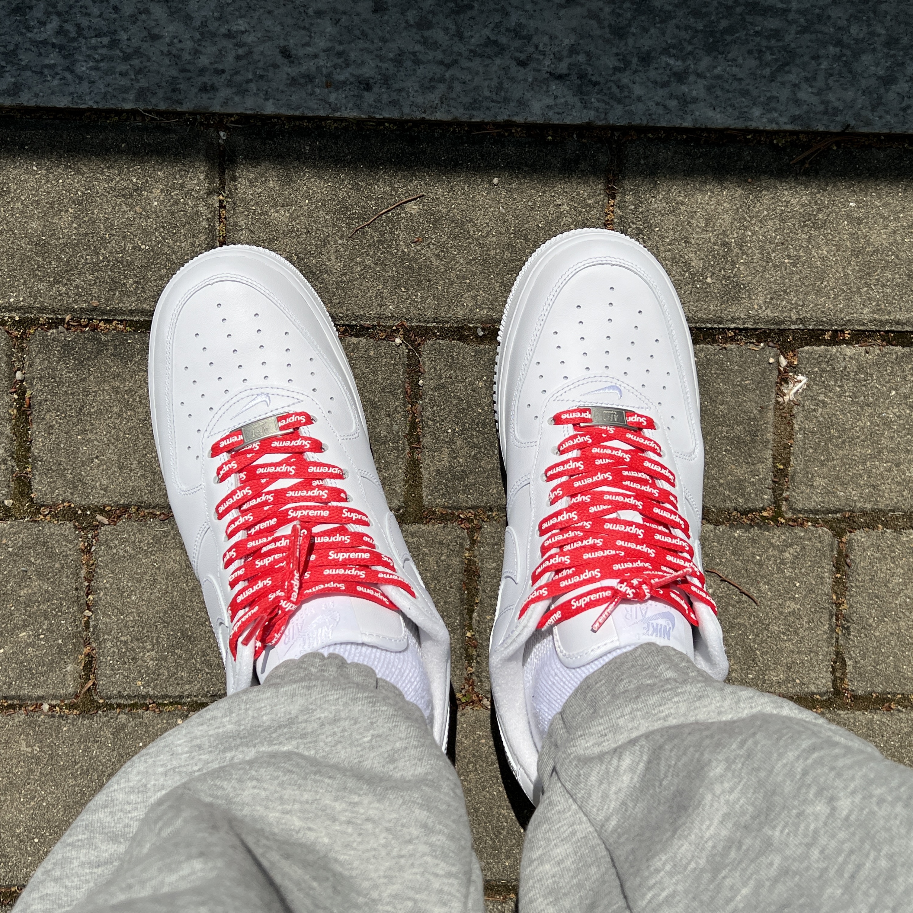 Nike x Supreme Air Force 1 Low White 착용 스타일