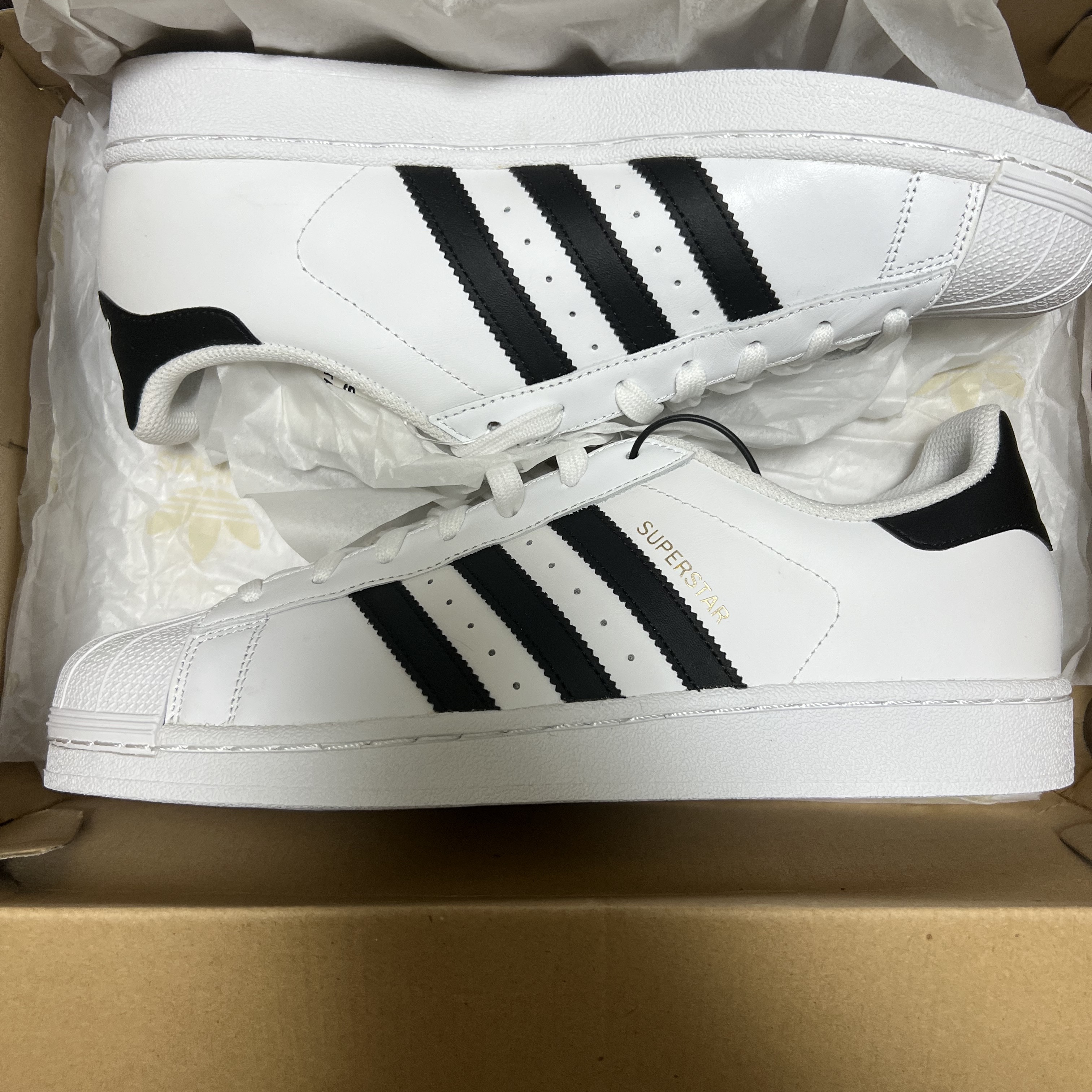 Adidas Superstar White Black 착용 스타일