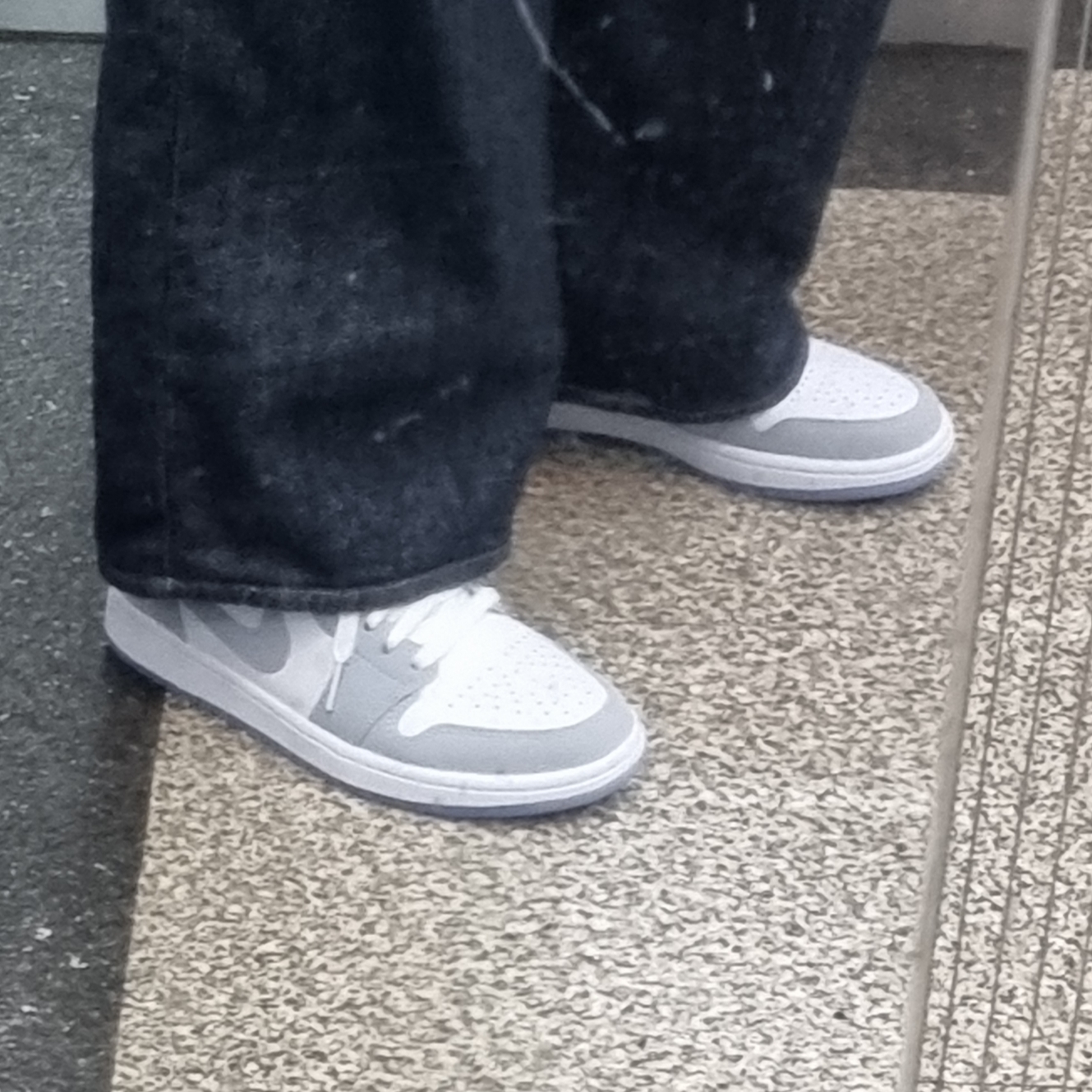 (W) Jordan 1 Low White Wolf Grey 착용 스타일 - 1
