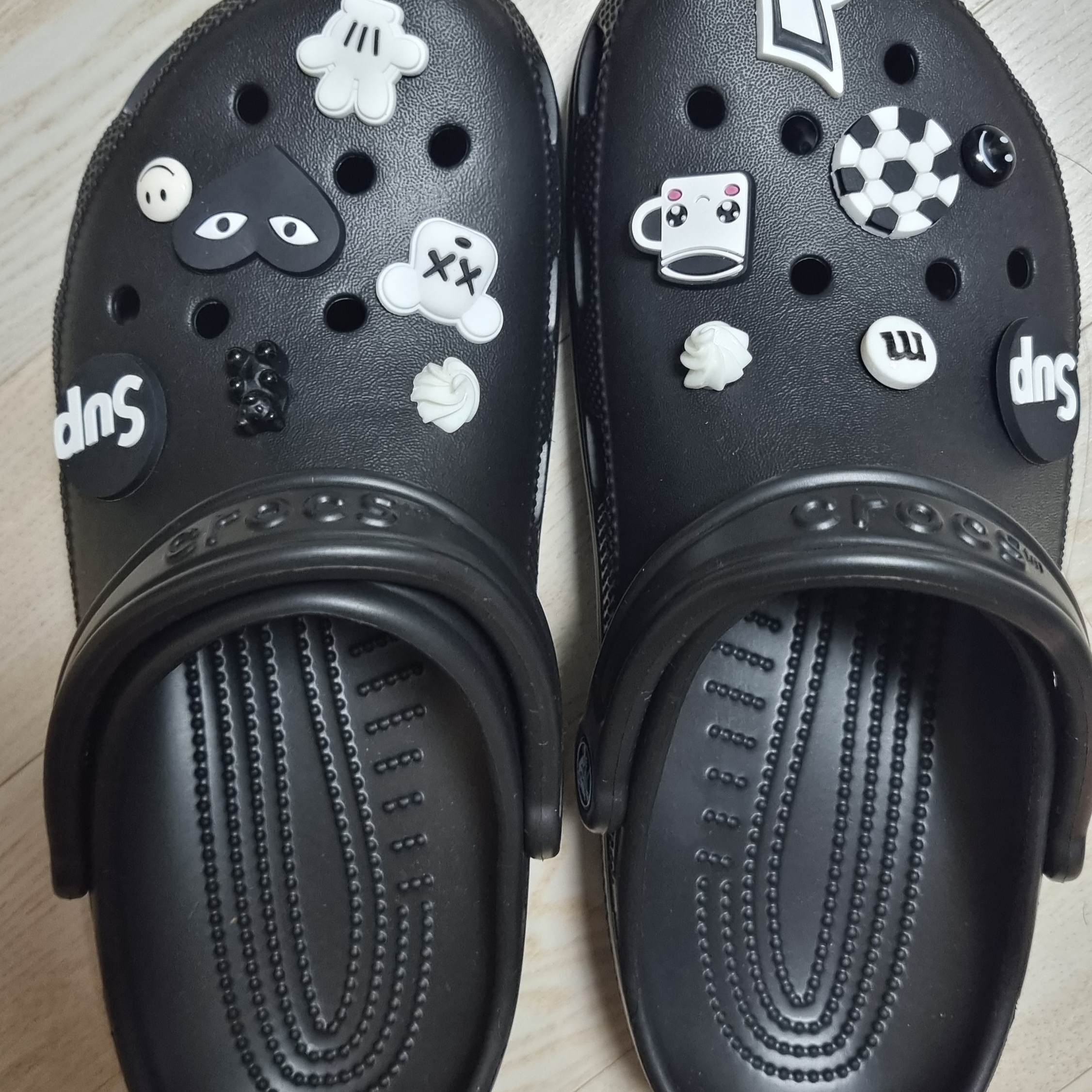 Crocs Classic Clog Black 착용 스타일