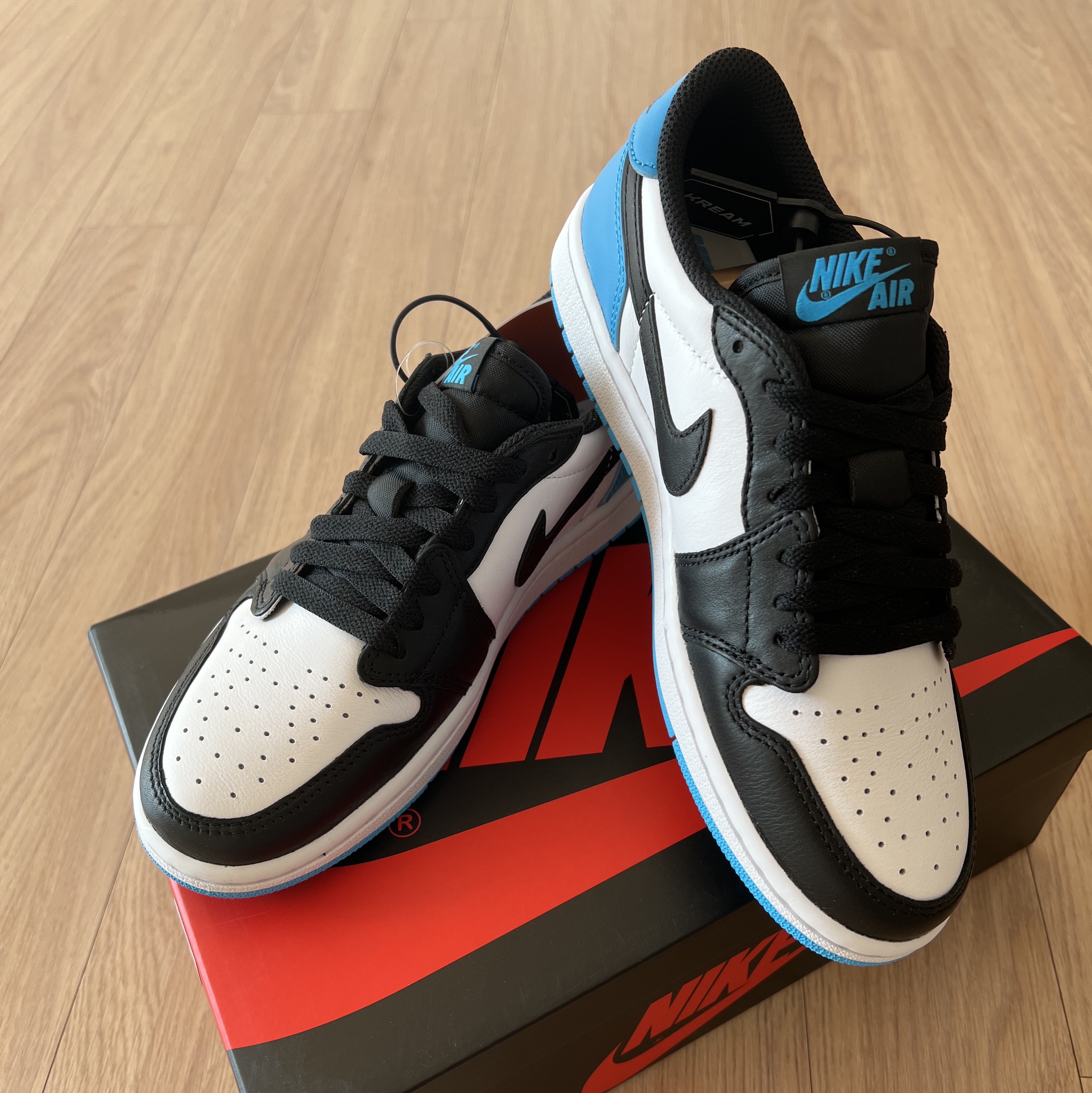(W) Jordan 1 Retro Low OG Black and Dark Powder Blue 착용 스타일