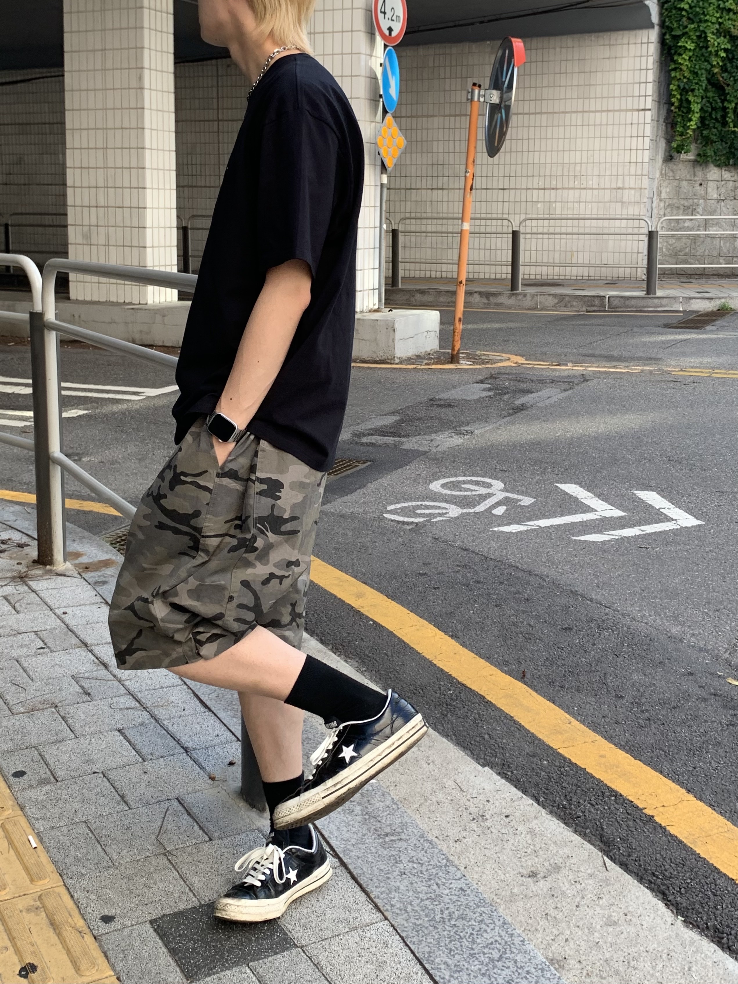 Converse One Star Ox HanByeol Black 착용 스타일 - 2