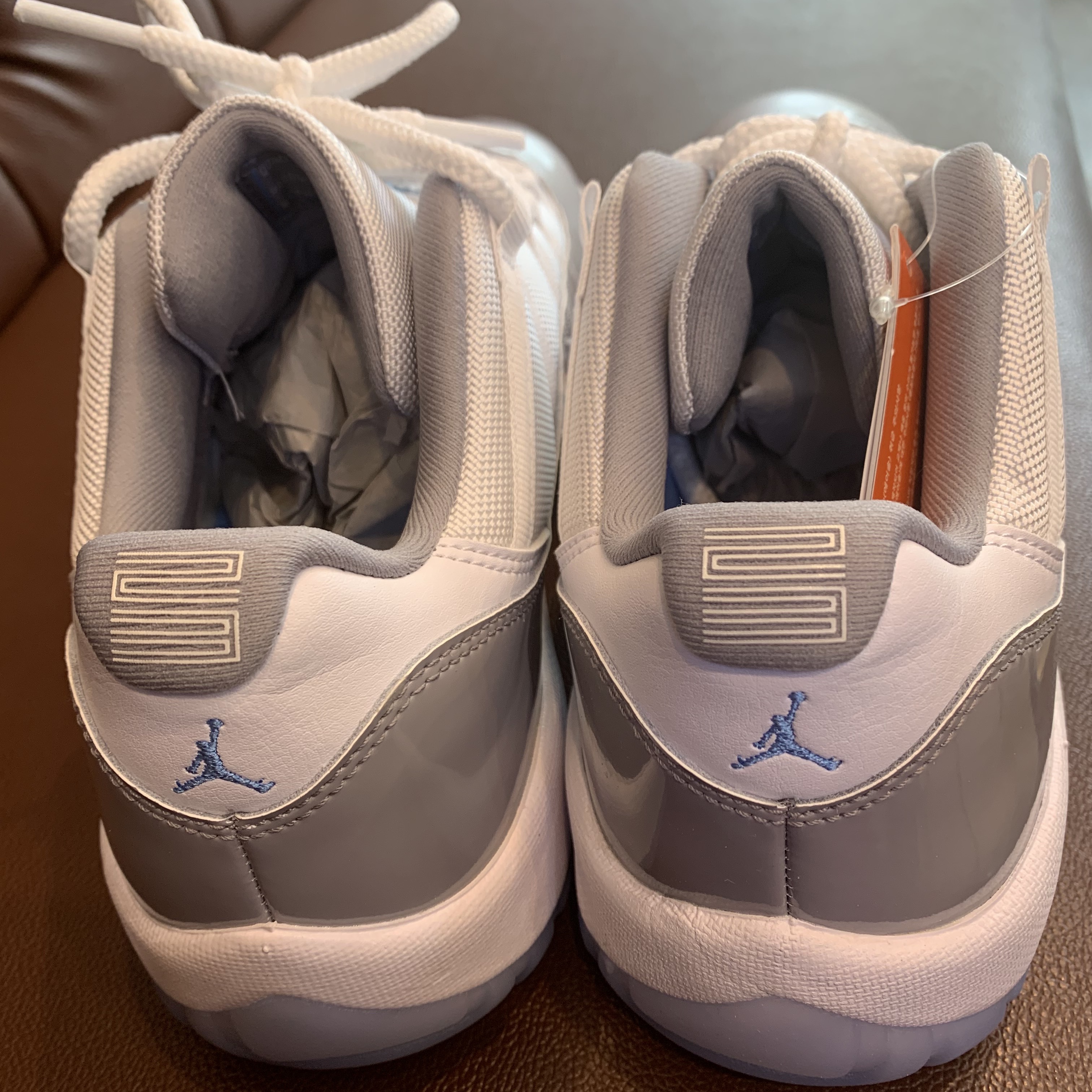 Jordan 11 Retro Low Cement Grey 착용 스타일 - 2