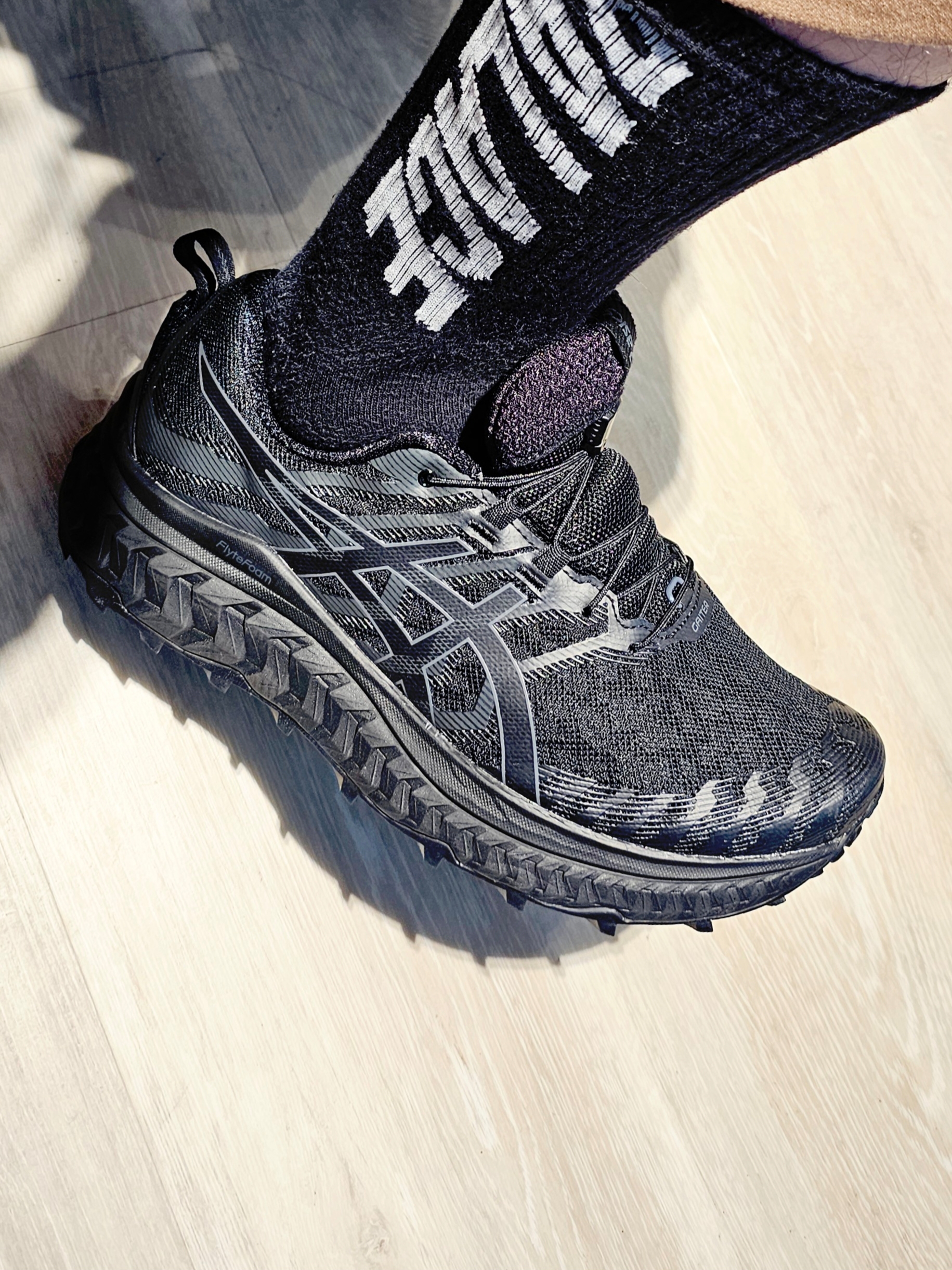 Asics Trabuco Max Black 착용 스타일 - 5