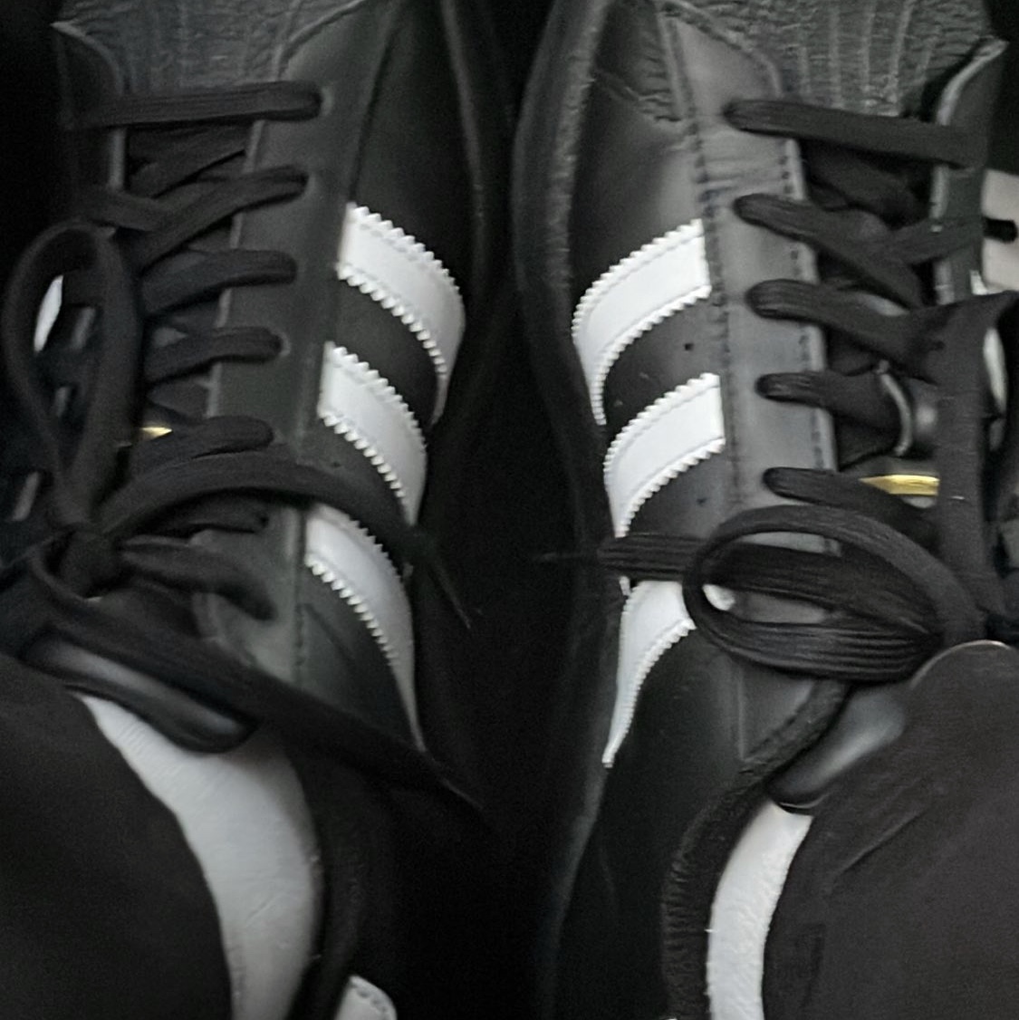Adidas Superstar Core Black White 착용 스타일