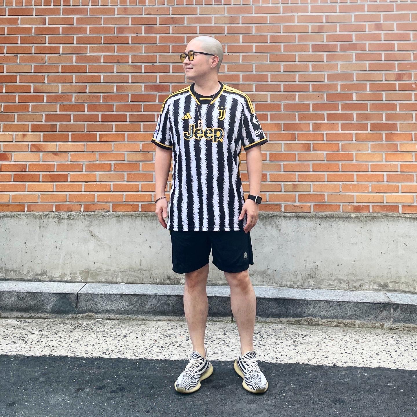 Adidas Juventus 2023/24 Home Jersey Black White - KR Sizing (Non Marking Ver.), Stone Island B0943 Nylon Metal Swimming Trunk Black - 22SS 착용 스타일 - 1