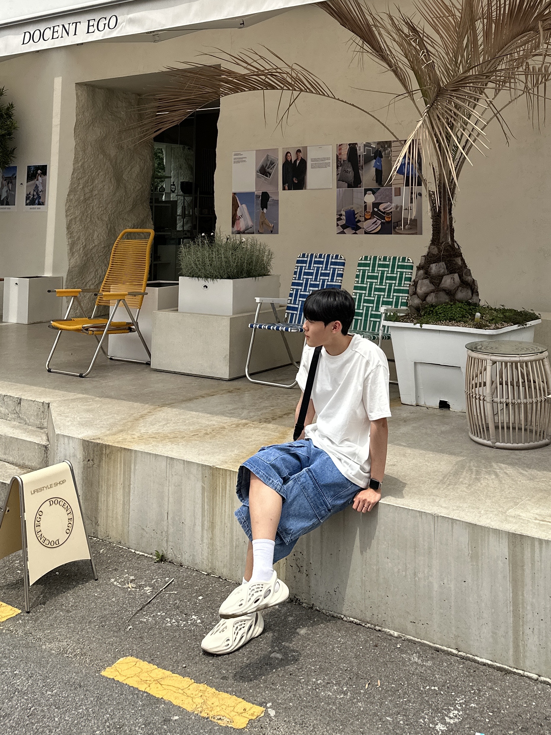 Adidas Yeezy Foam RNNR Sand 착용 스타일 - 3