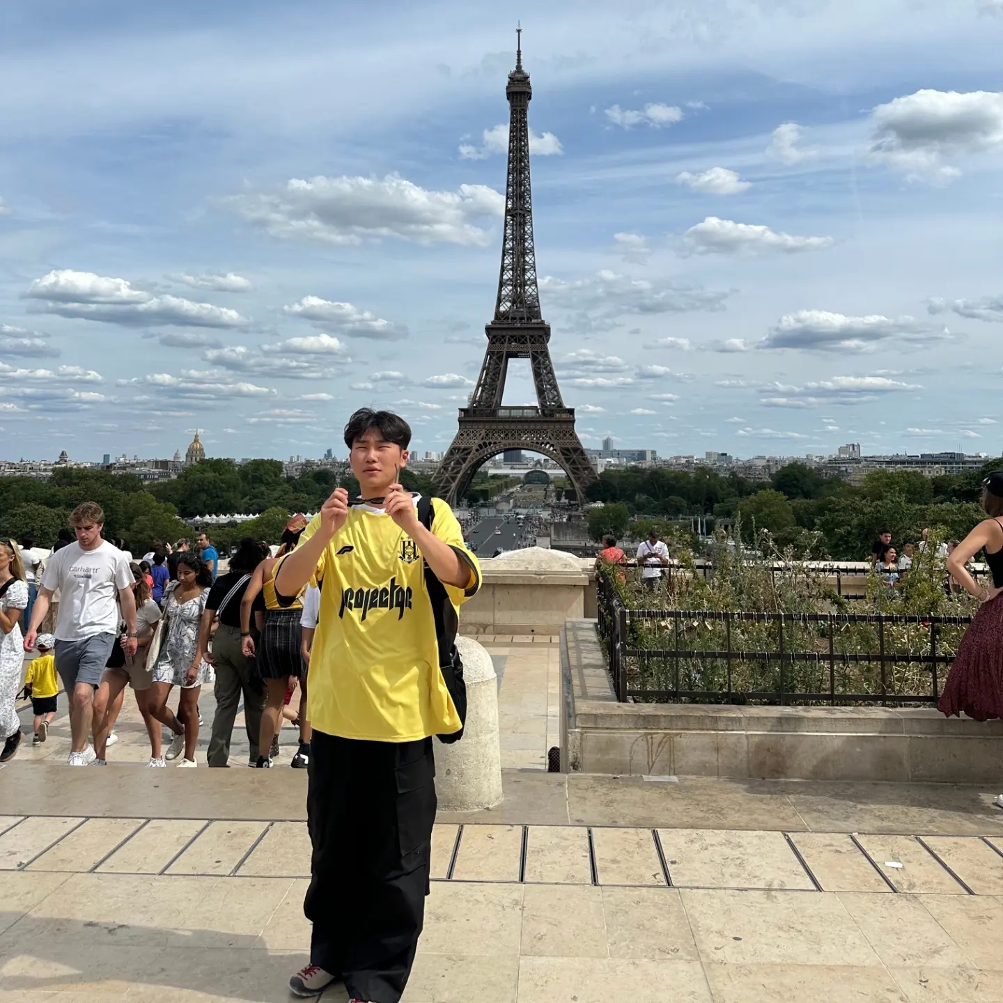 Project G/R Oversized Football Jersey Yellow, Keen Jasper Suede Sneakers Silver Mink 착용 스타일 - 2