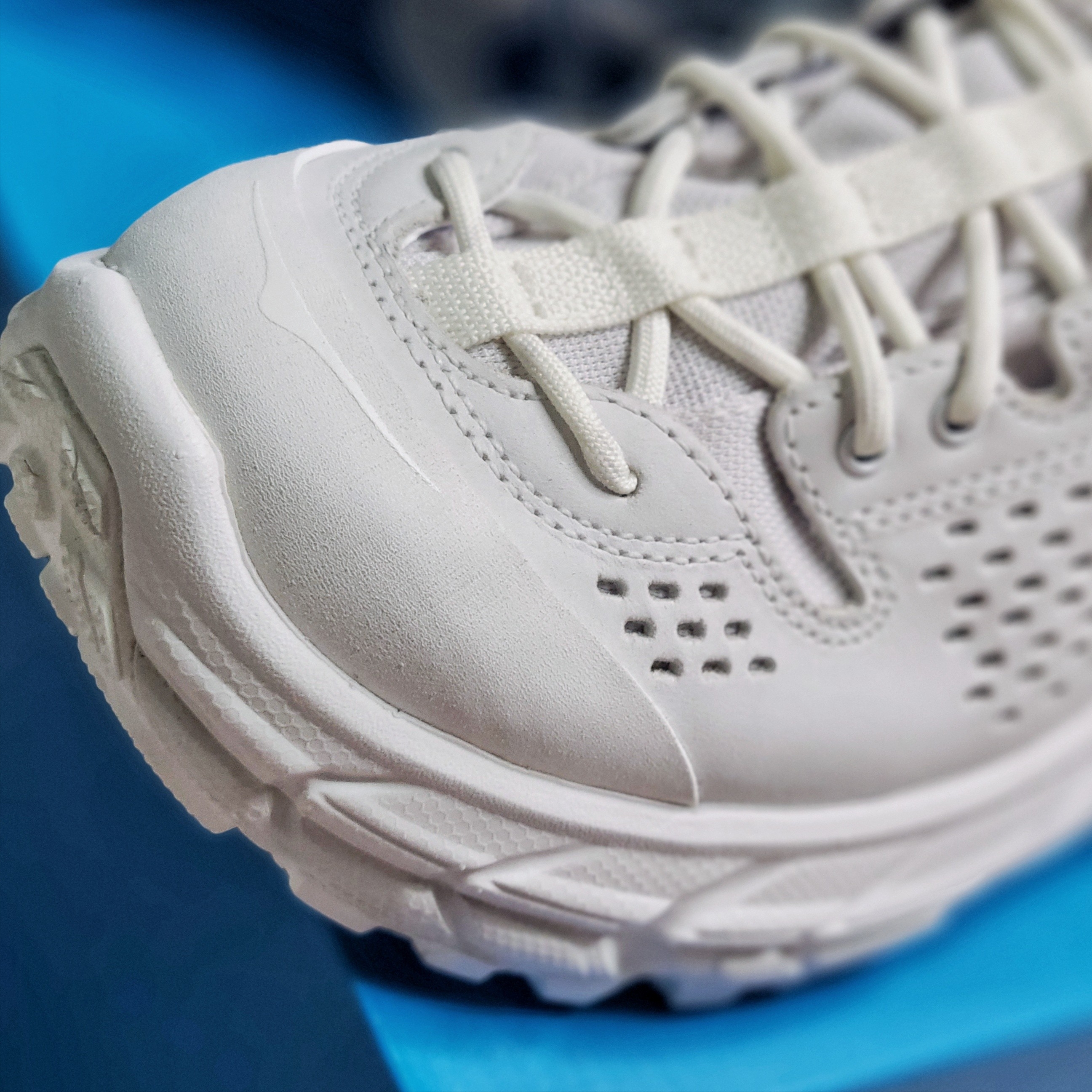 Hoka Tor Ultra Low White 착용 스타일 - 3