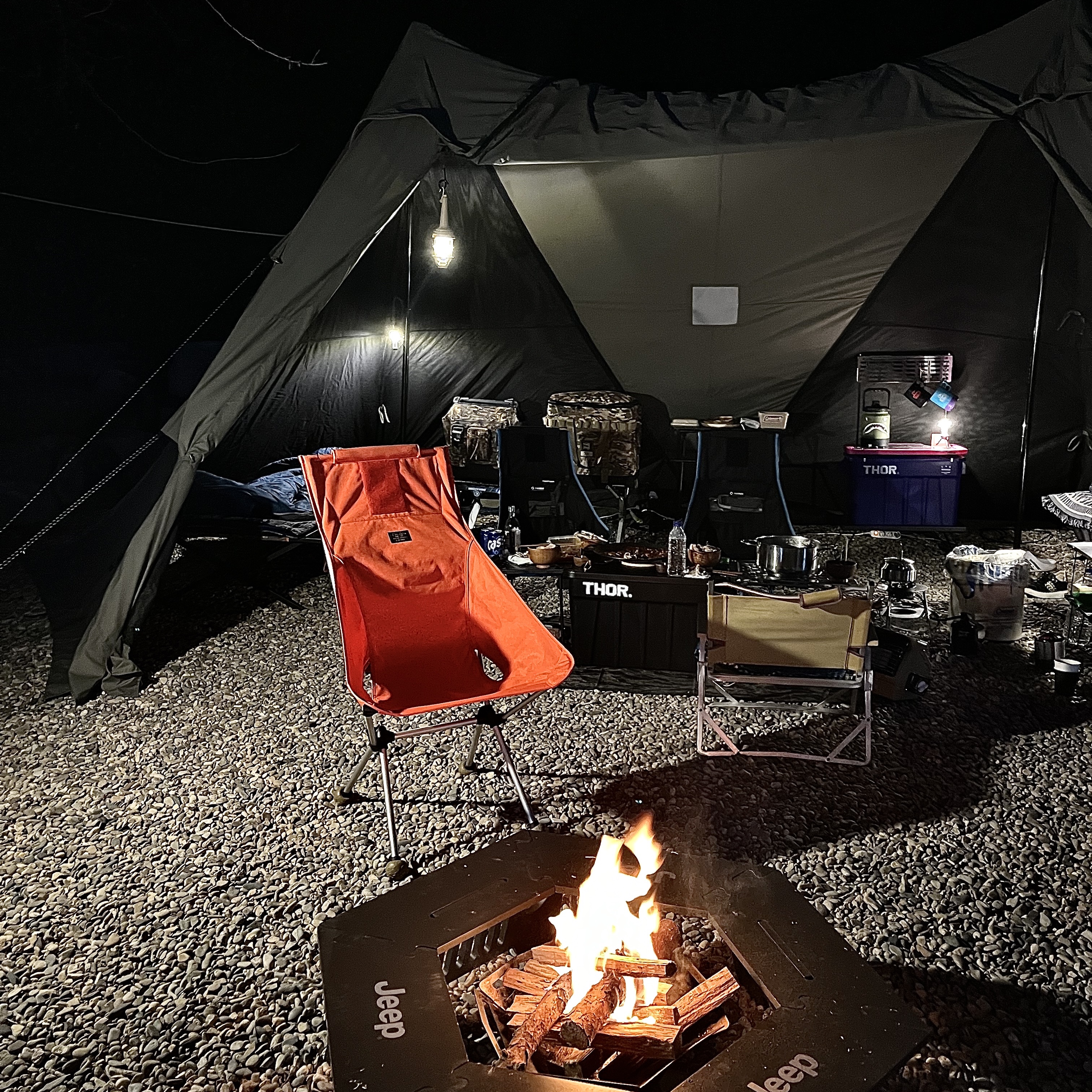 Helinox x Filson Sunset Chair Flame 착용 스타일 - 1
