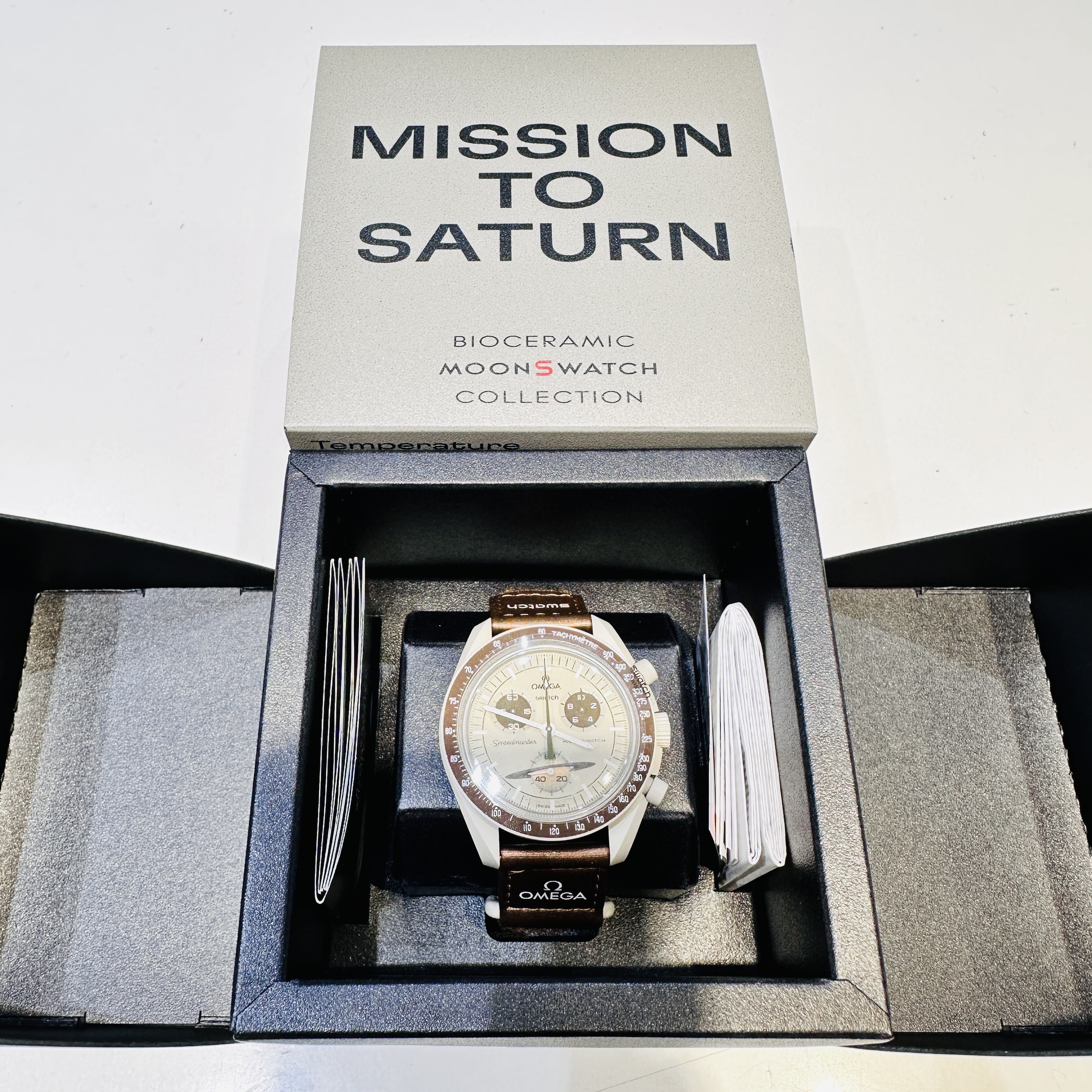 Swatch x Omega Bioceramic MoonSwatch Mission To Saturn 착용 스타일 - 2