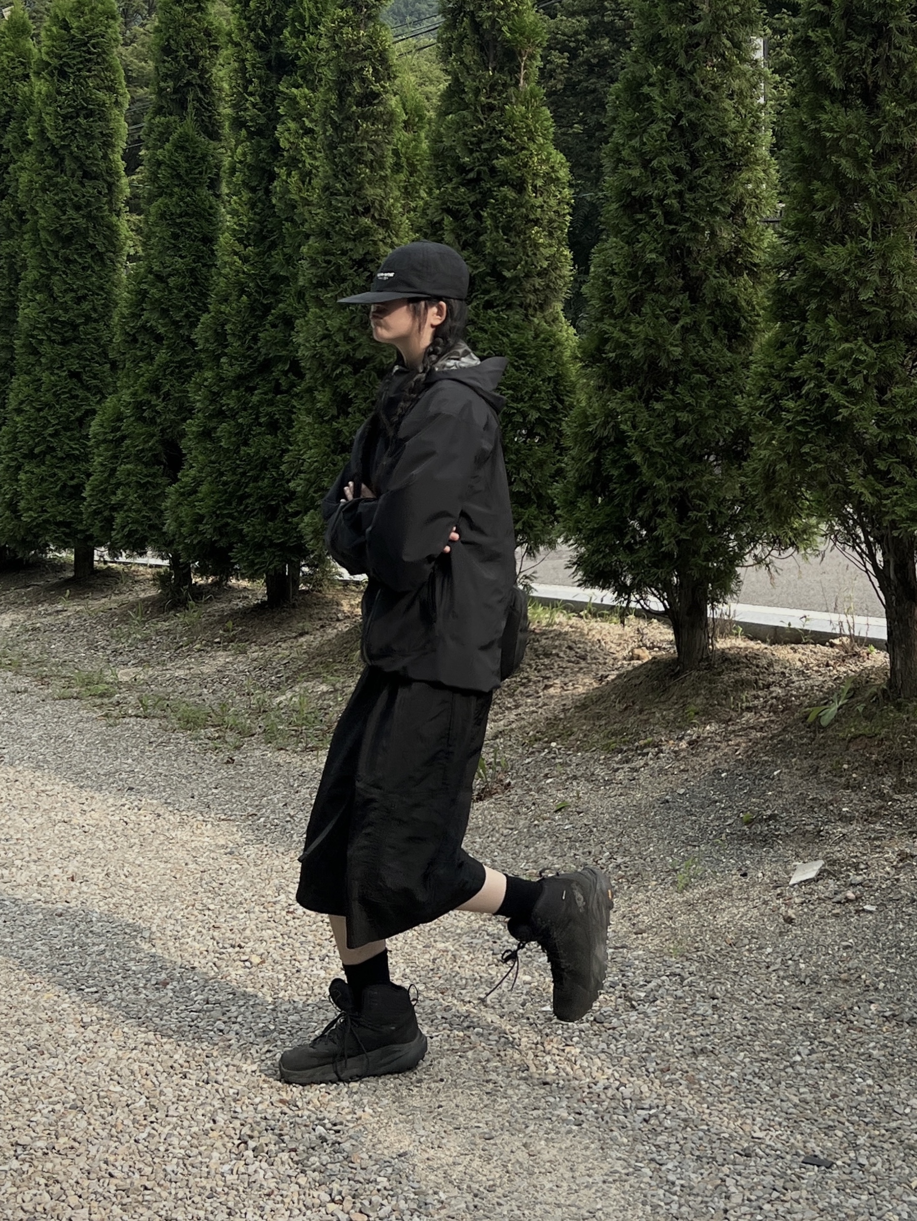 Arc'teryx Zeta SL Jacket Black, Hoka Kaha Gore-Tex Black Phantom 착용 스타일 - 3