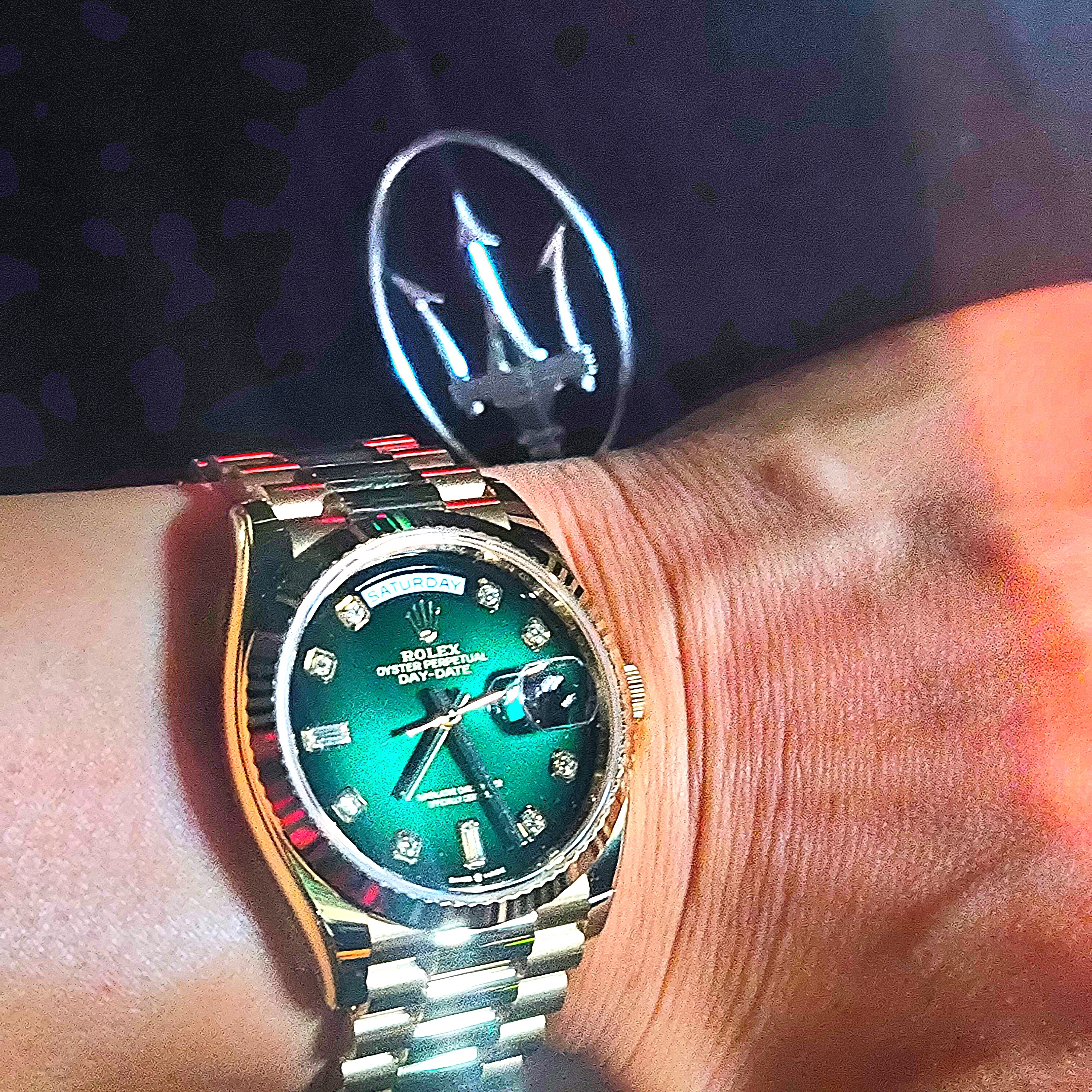 Rolex Day-Date 36mm 128238 Green Ombre Diamond-Set President 착용 스타일 - 2