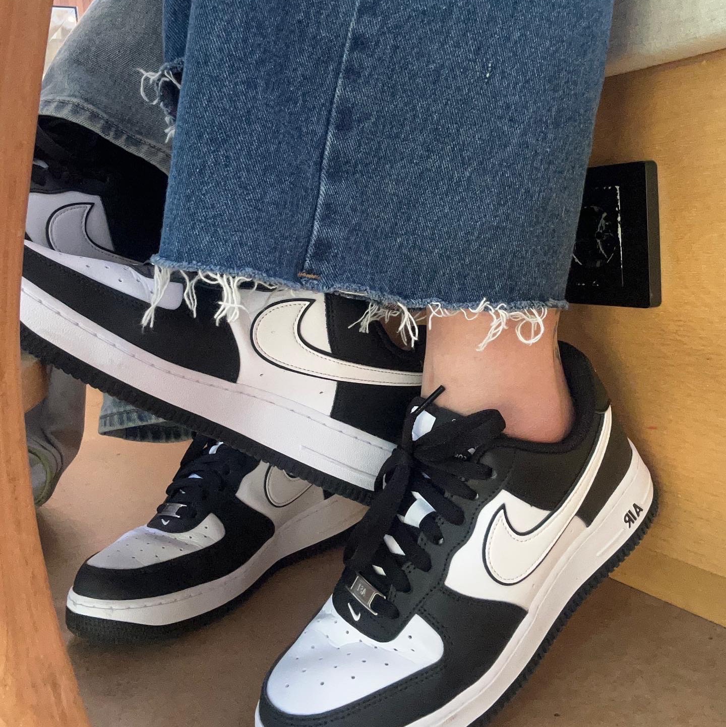 Nike Air Force 1 '07 Black White 착용 스타일 - 1