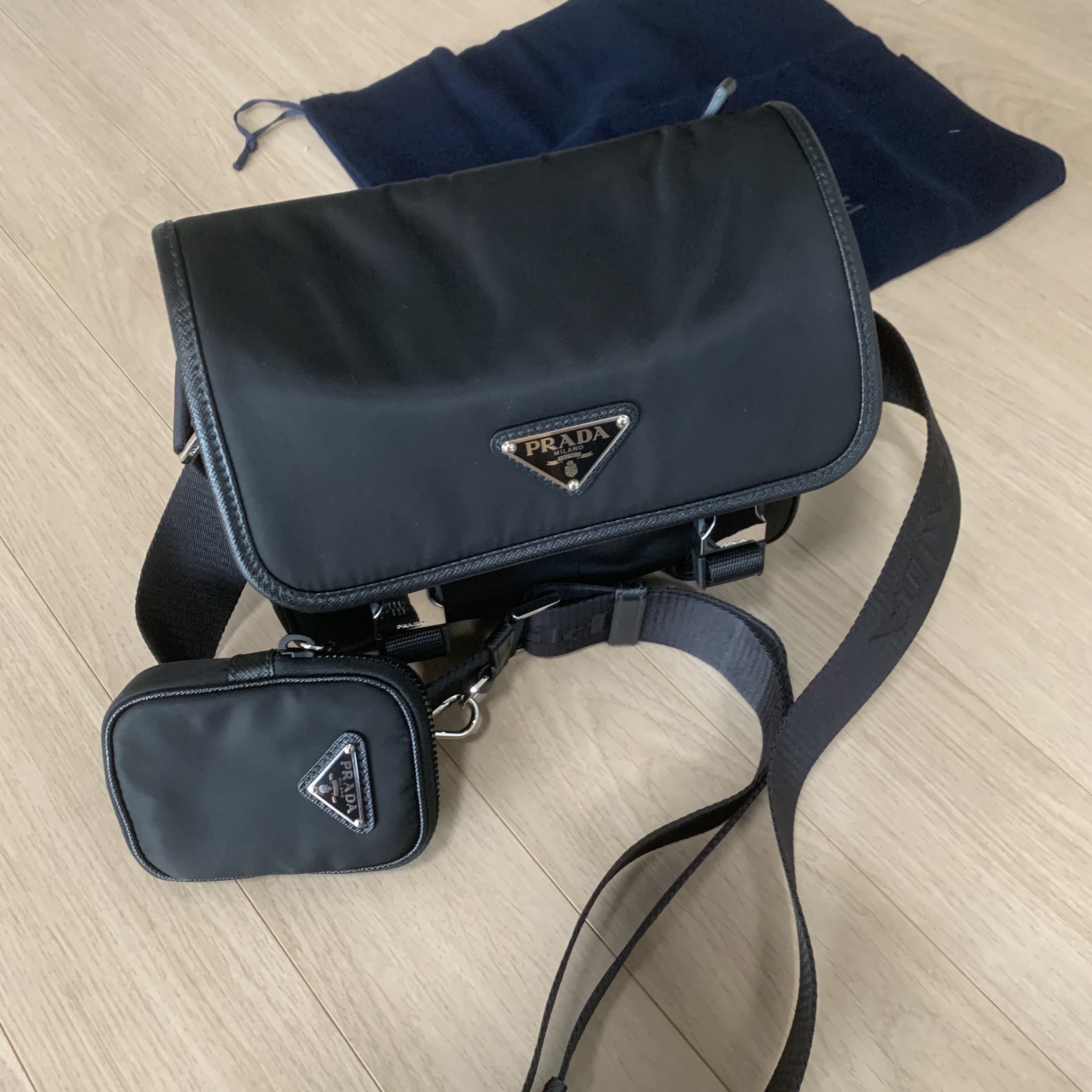 Prada Re-Nylon and Saffiano Leather Shoulder Bag Black 착용 스타일