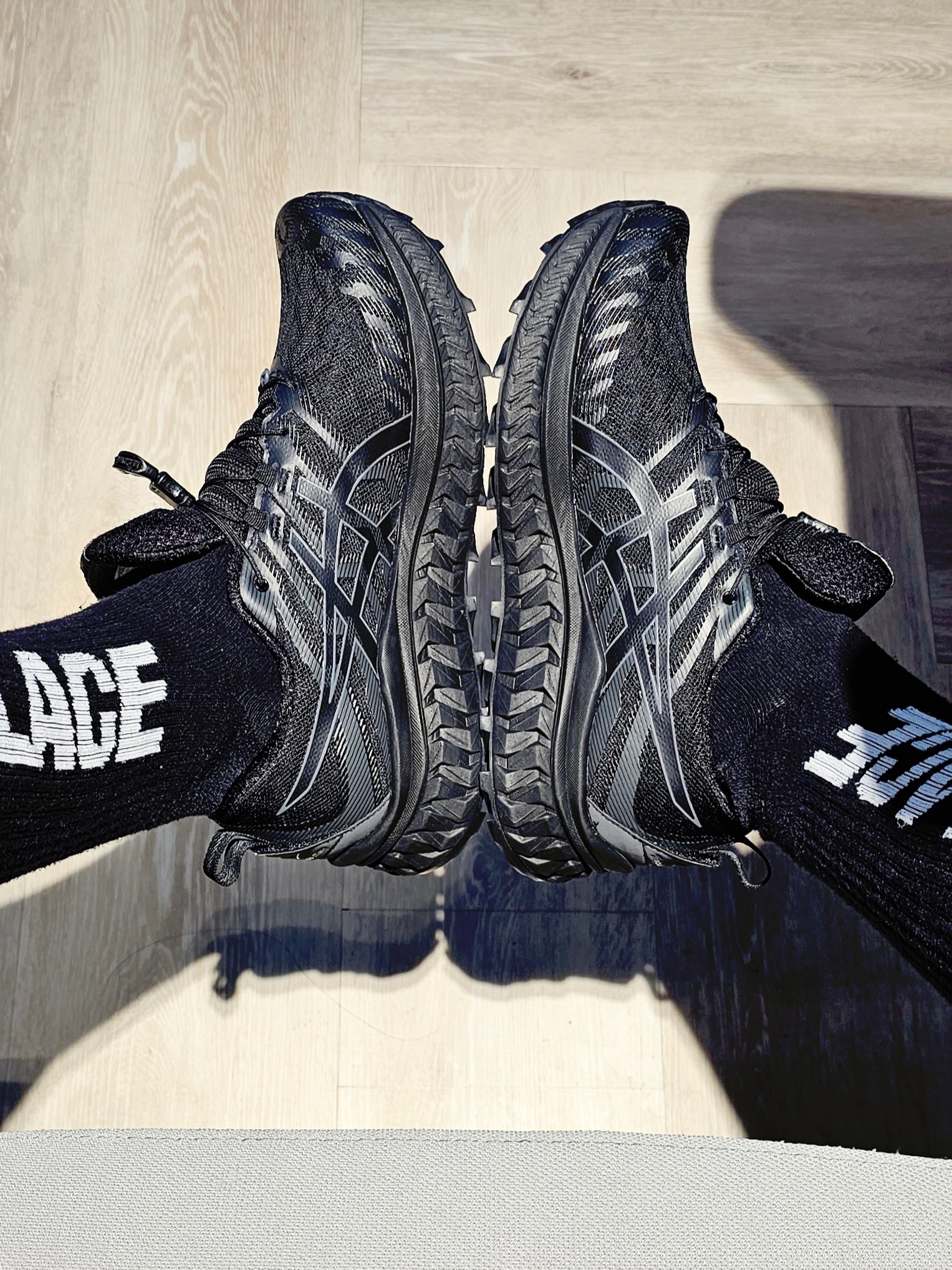 Asics Trabuco Max Black 착용 스타일 - 2