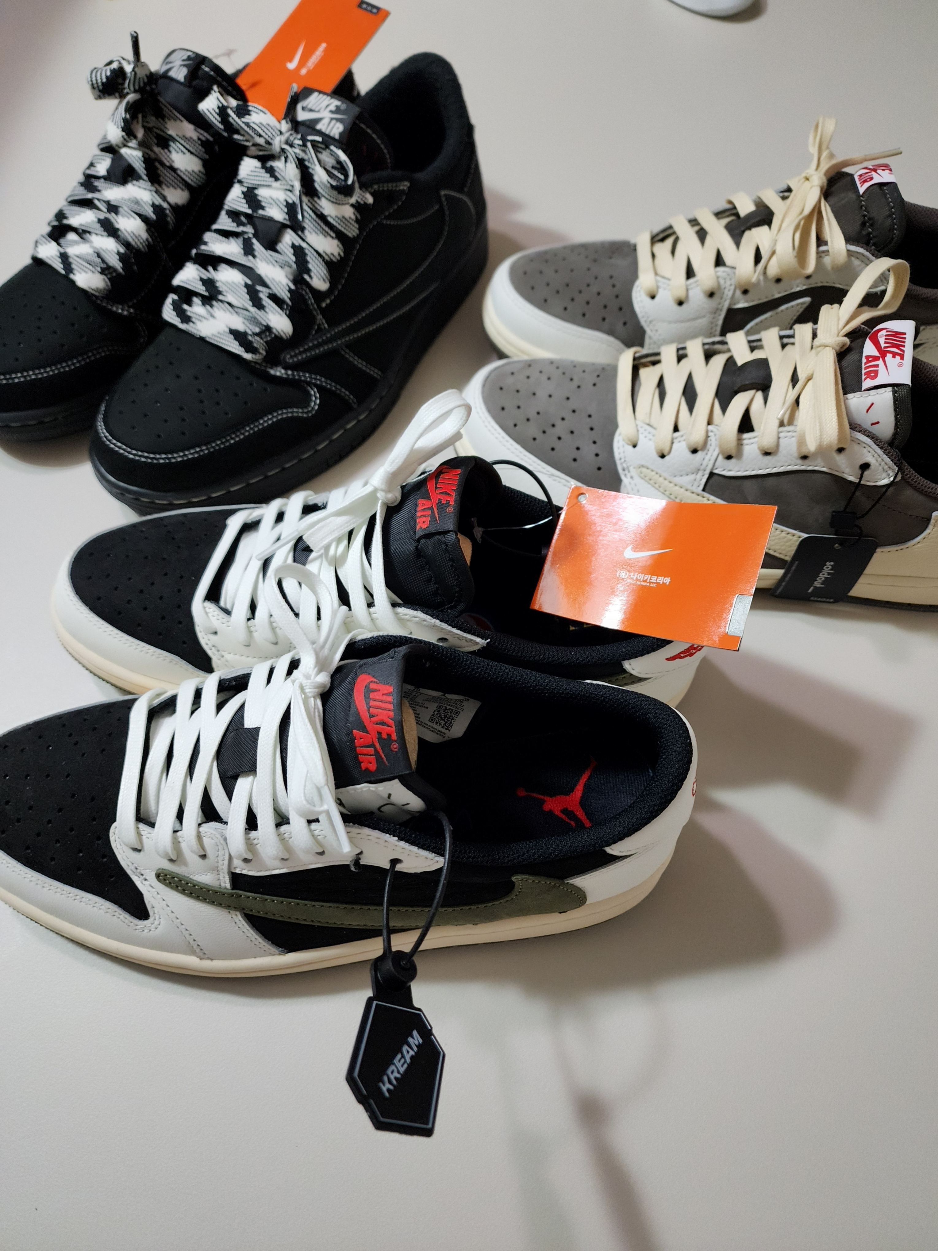 Jordan 1 x Travis Scott Retro Low OG SP Black Phantom, (W) Jordan 1 x Travis Scott Retro Low OG SP Medium Olive 착용 스타일