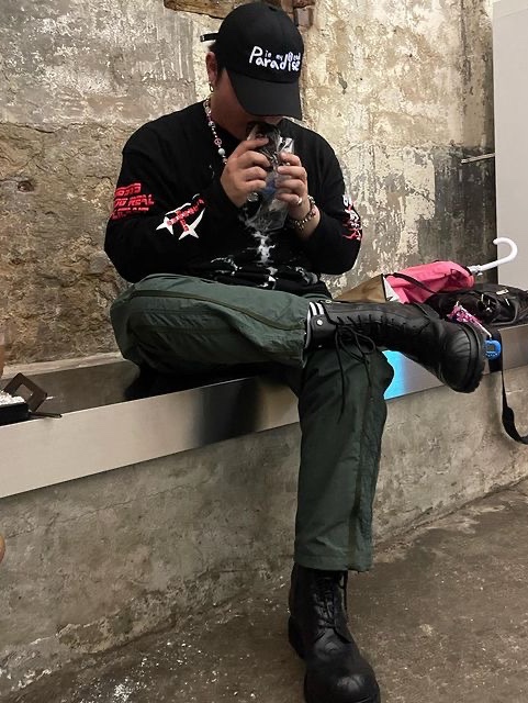 [KREAM 단독] Ourpas 061 Hell Runner Long Sleeve Black 착용 스타일