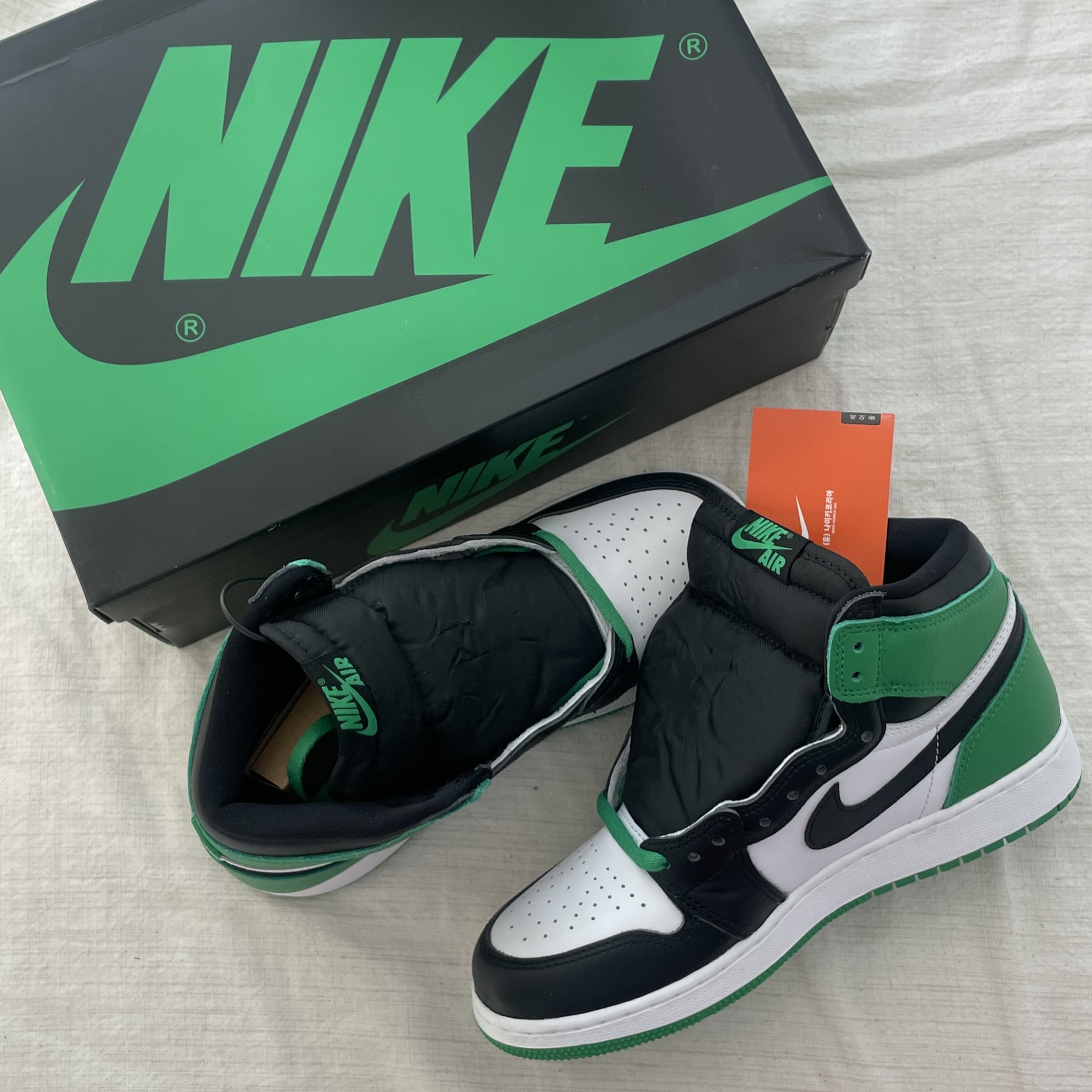 (GS) Jordan 1 Retro High OG Black and Lucky Green, Jordan 1 Retro High OG Black and Lucky Green 착용 스타일