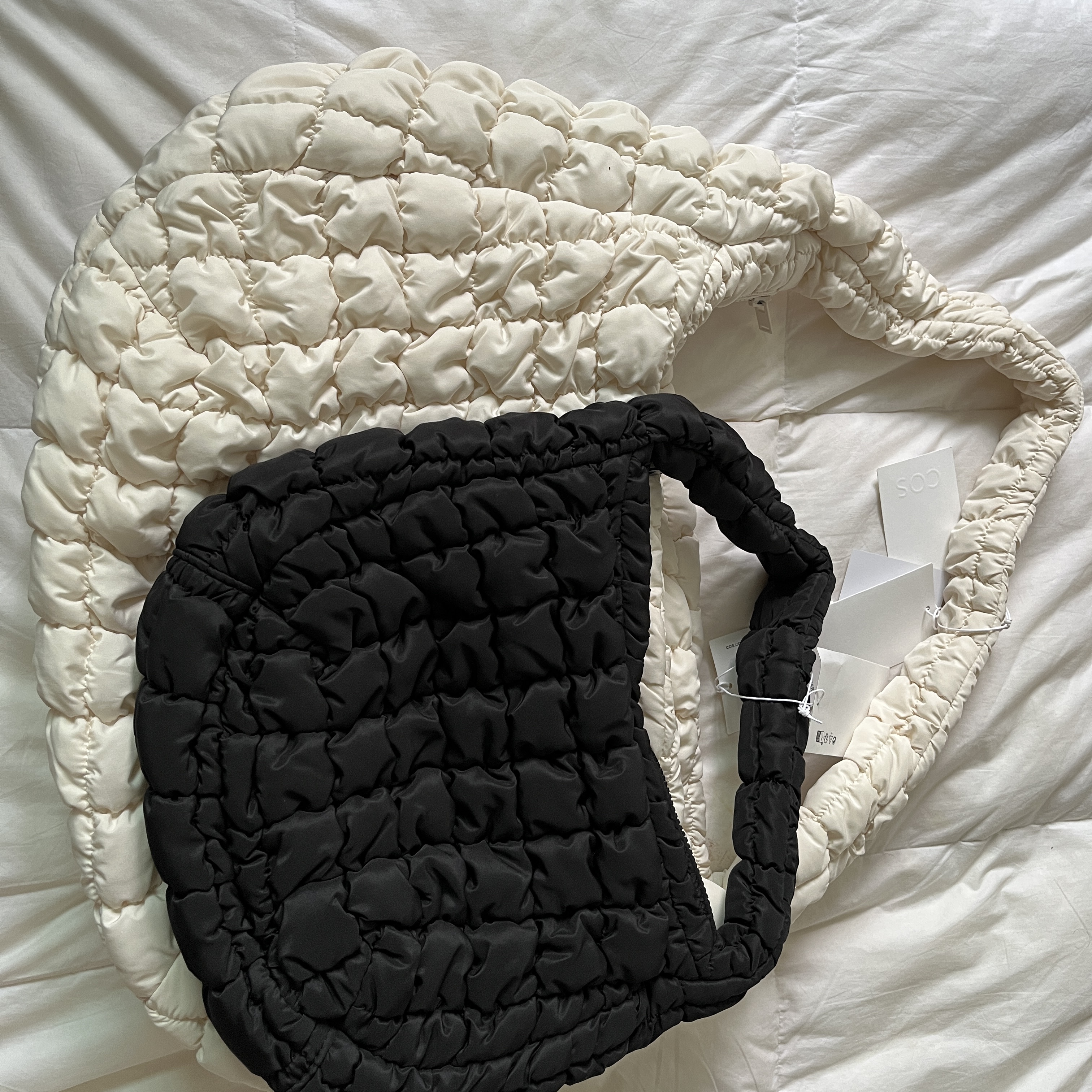 COS Quilted Mini Bag Black 착용 스타일