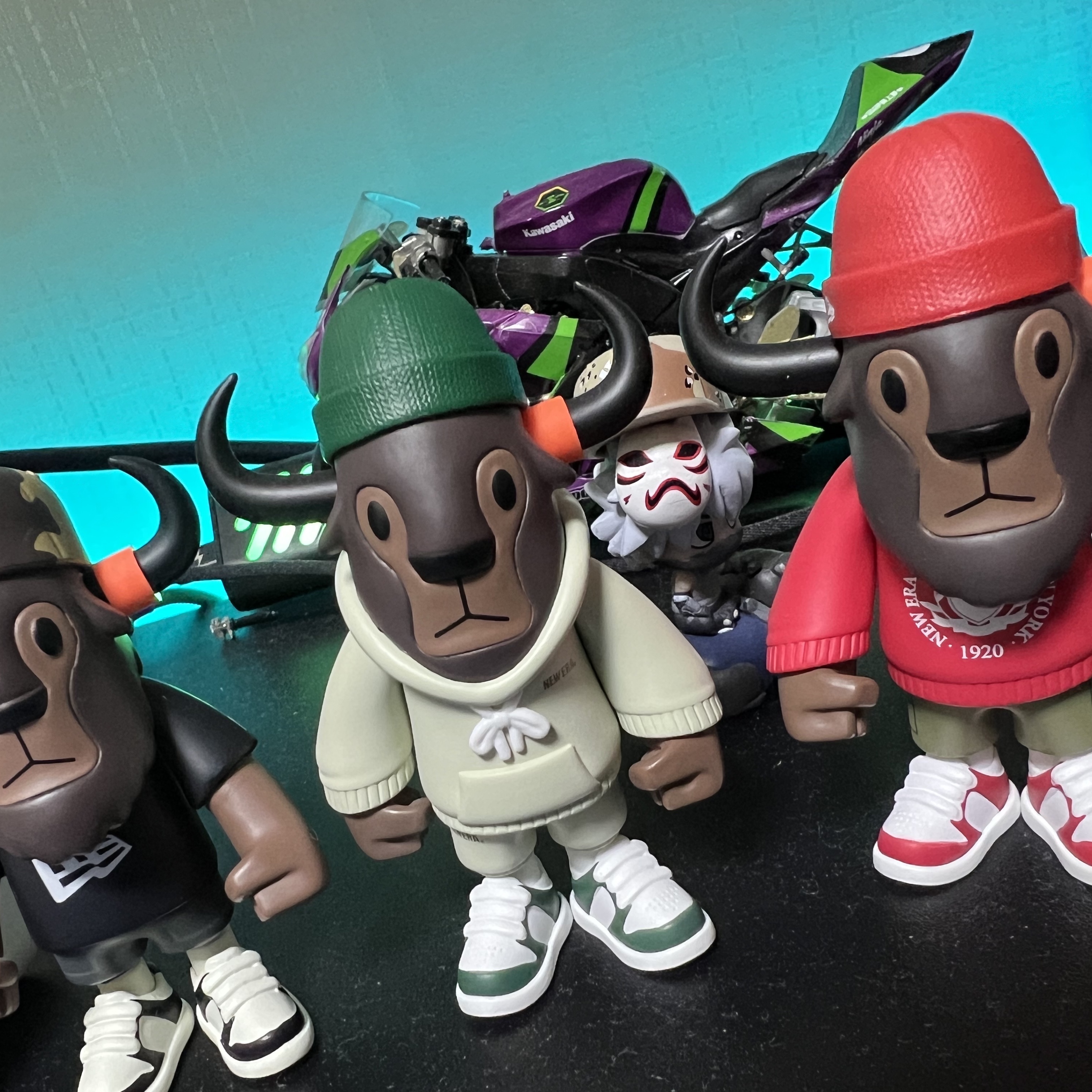 Darkr8m Studio x New Era FFALO Figure Black 착용 스타일 - 3