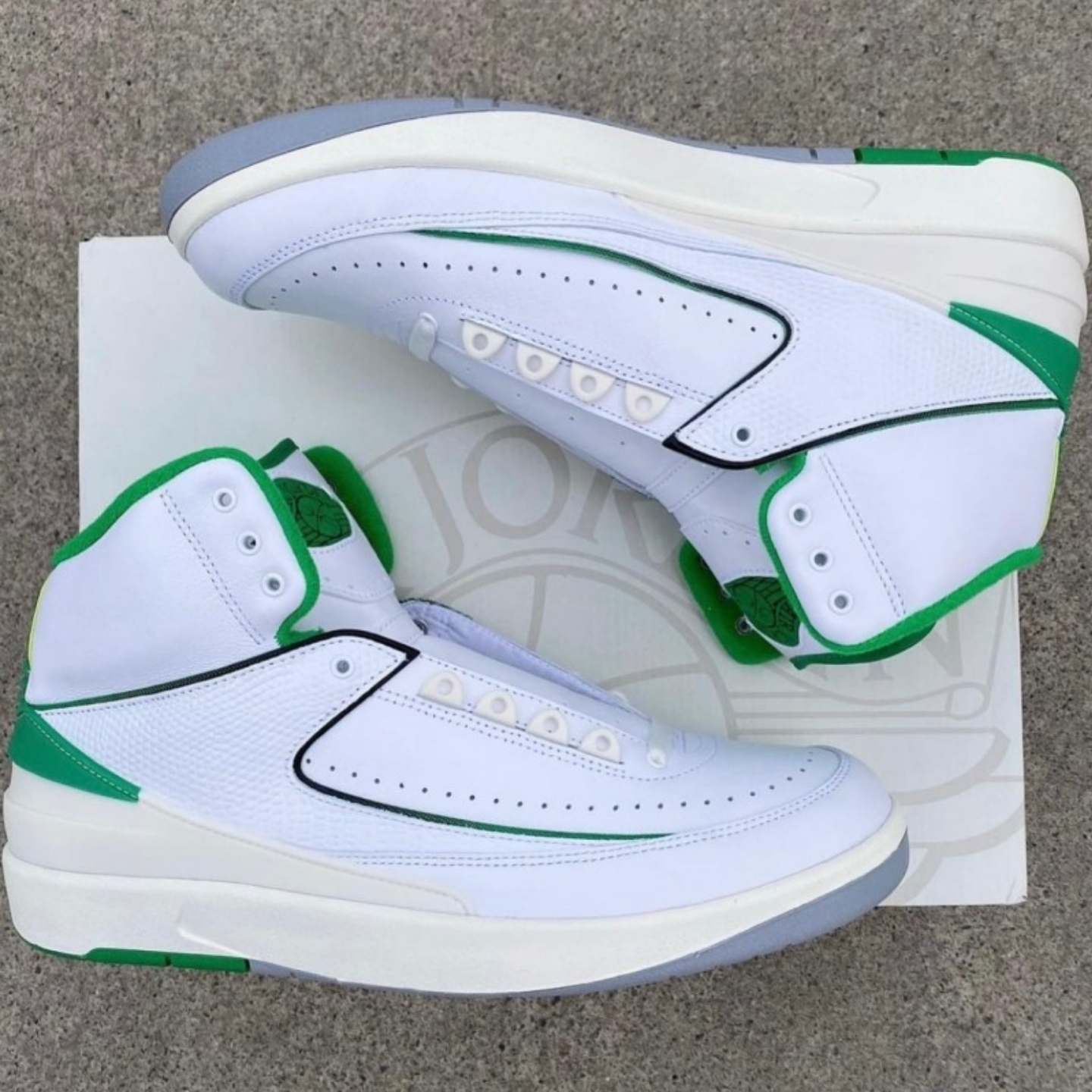 Jordan 2 Retro Lucky Green 착용 스타일