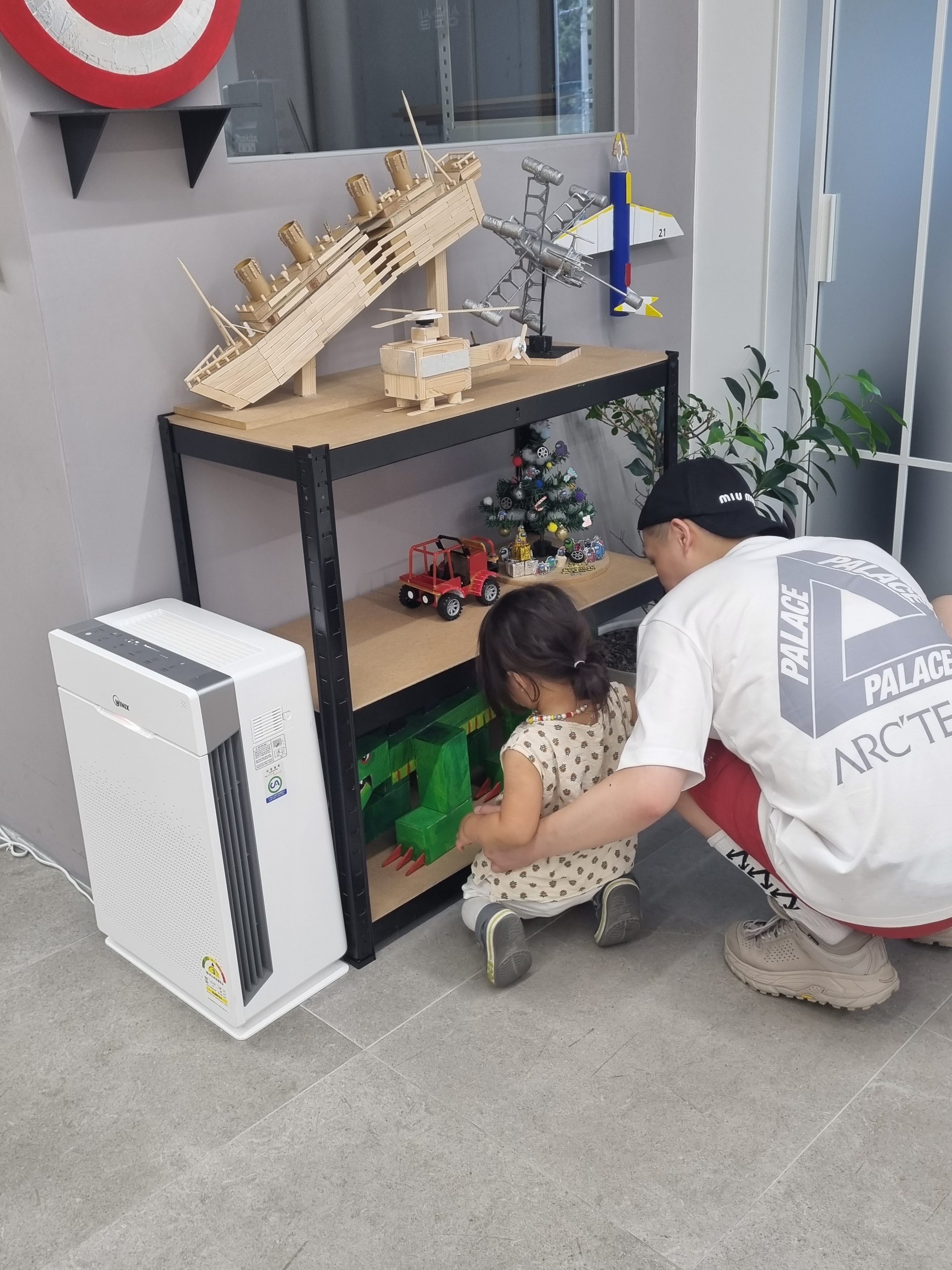 Palace x Arc'teryx T-Shirt White - 20FW, Hoka x Engineered Garments Tor Ultra Low Simply Taupe 착용 스타일