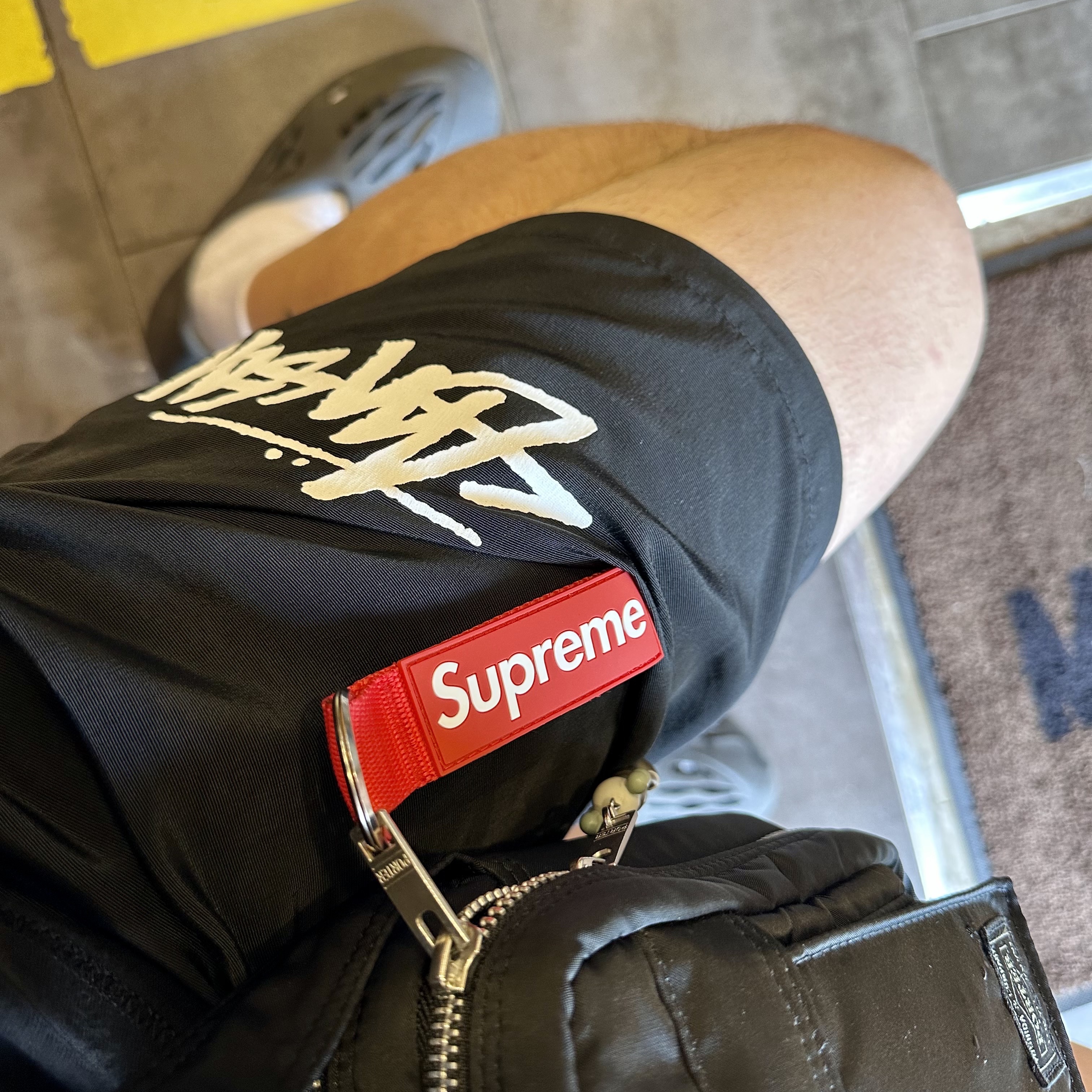 Stussy Big Basic Water Shorts Black, Adidas Yeezy Foam RNNR Onyx 착용 스타일