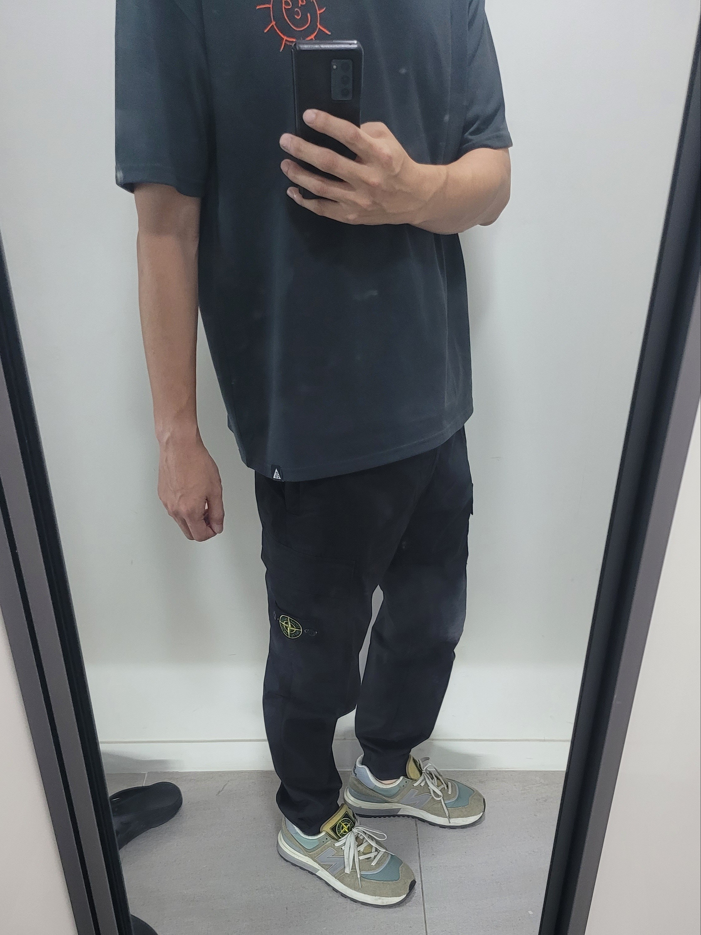 Stone Island 31303 Stretch Cotton Tela Paracadute Cargo Pants Black - 22SS, Nike ACG Sunshine T-Shirt Dark Smoke Grey - Asia 착용 스타일