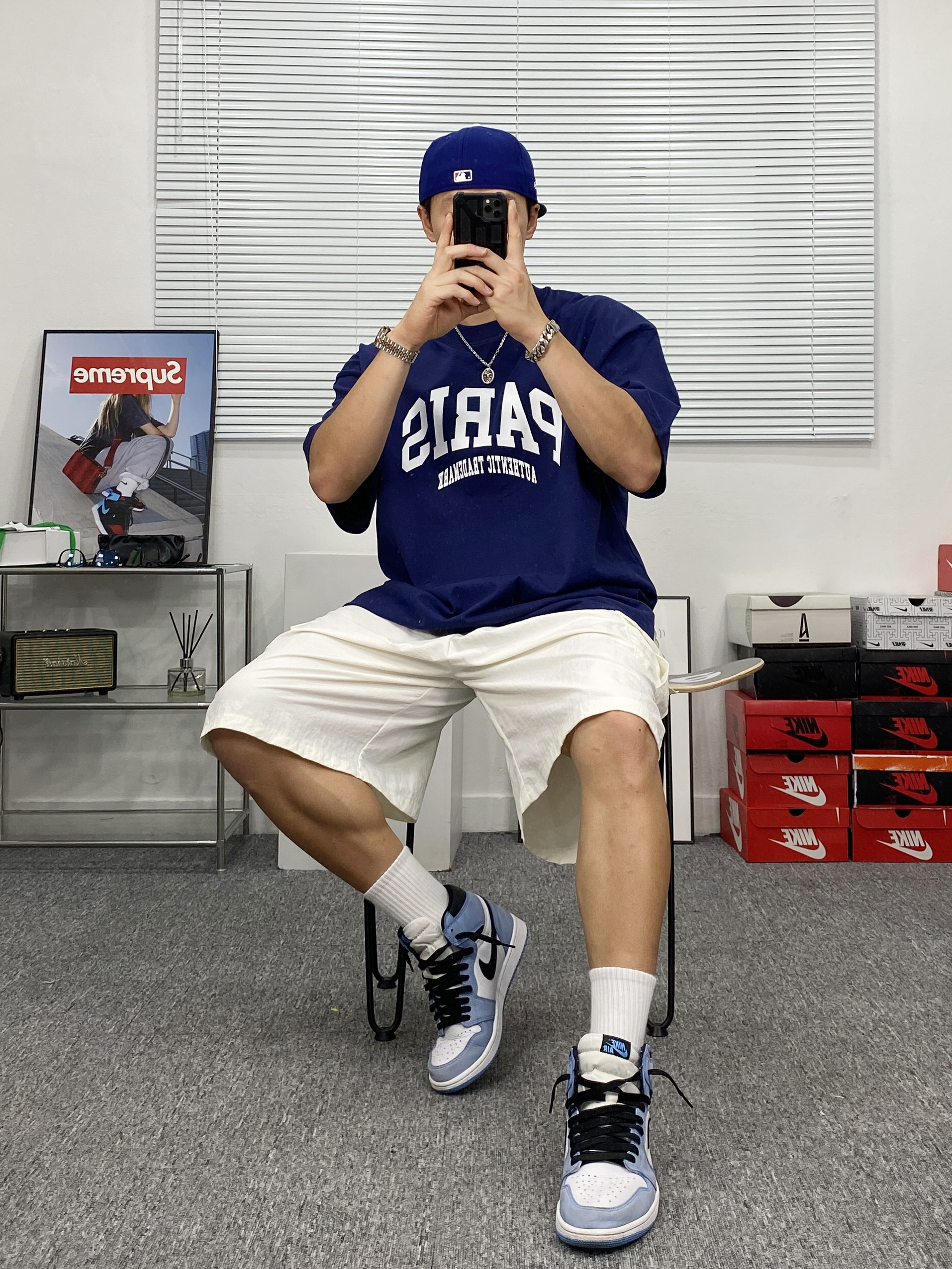 Jordan 1 Retro High OG University Blue 착용 스타일 - 4